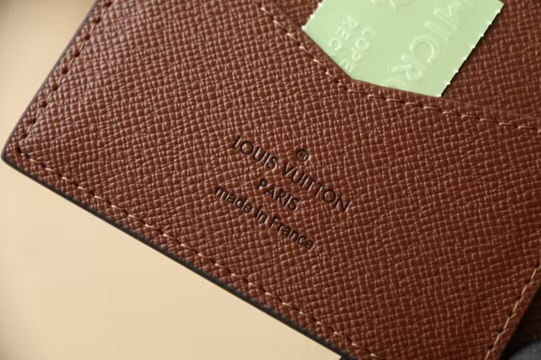 LV Passport Cover M64502 10x14x2.5cm