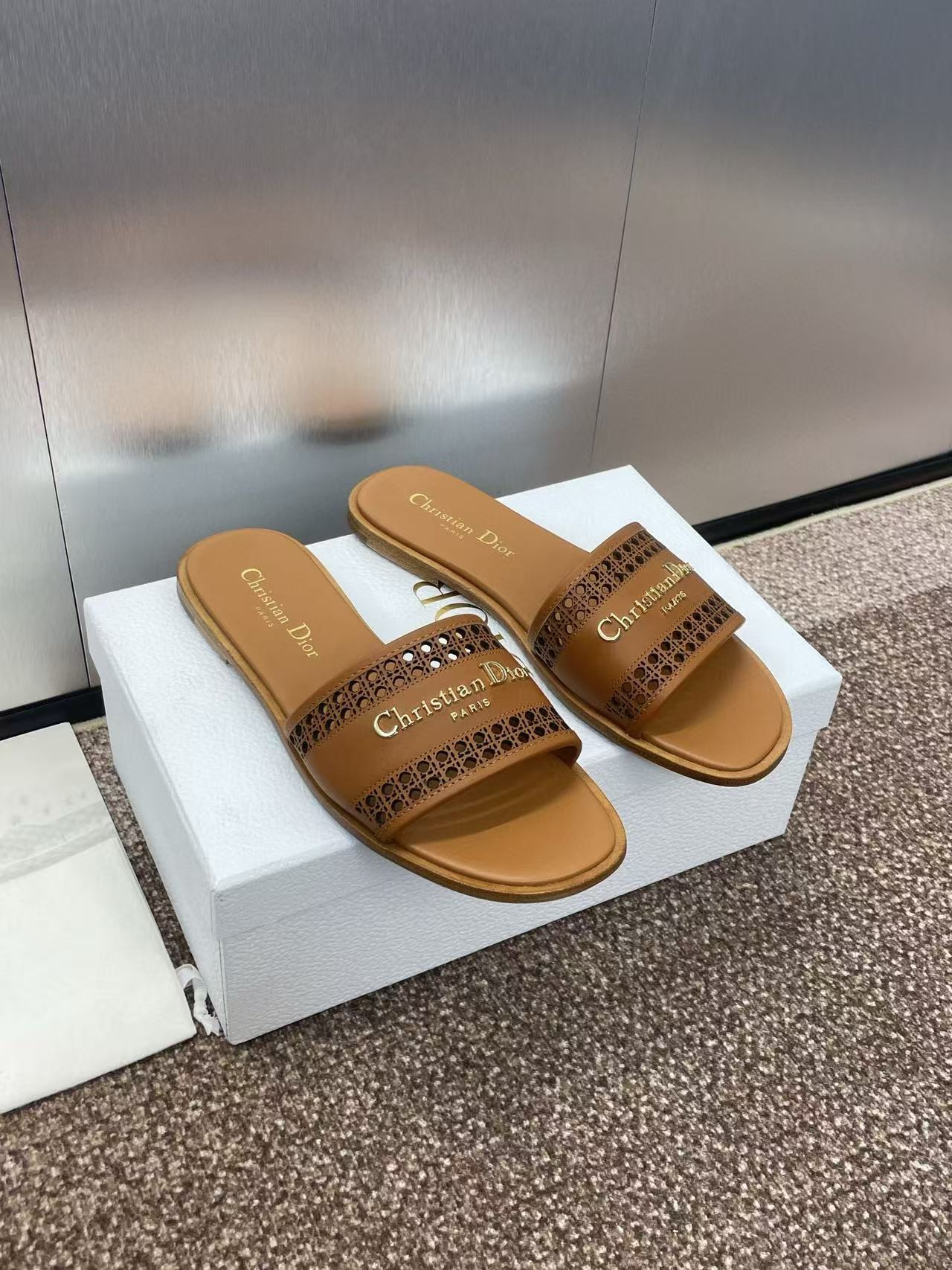 UA D*0r D-Lane Slide