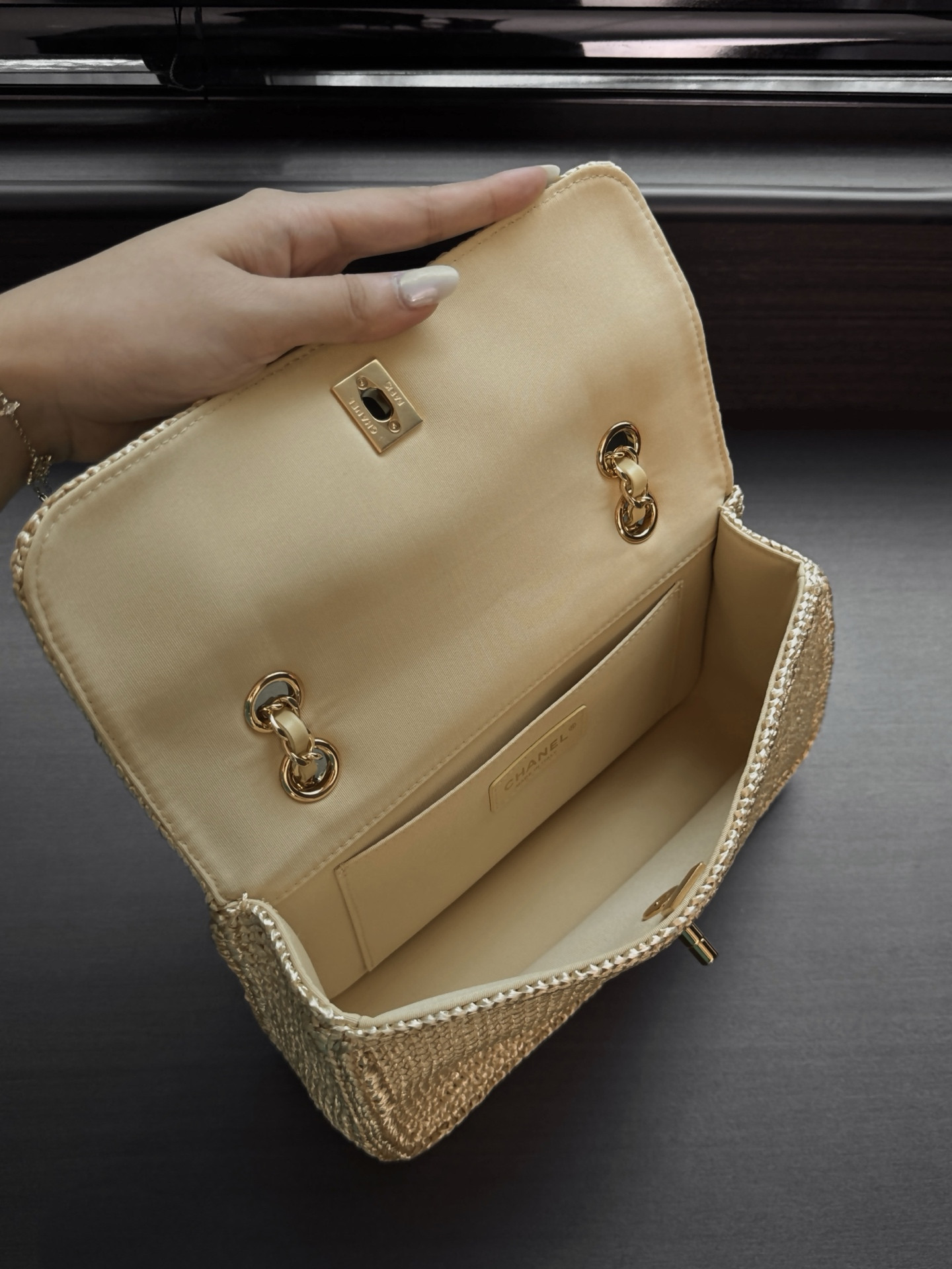 Ch*el flap bag as6088 16x25.5x7cm