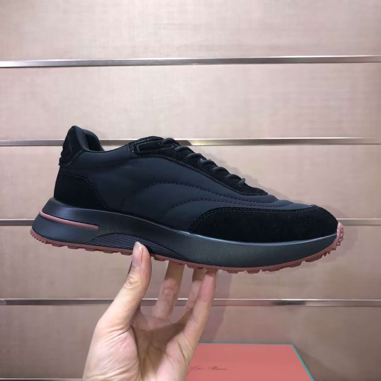 ua L**o p*ana week end walk sneakers