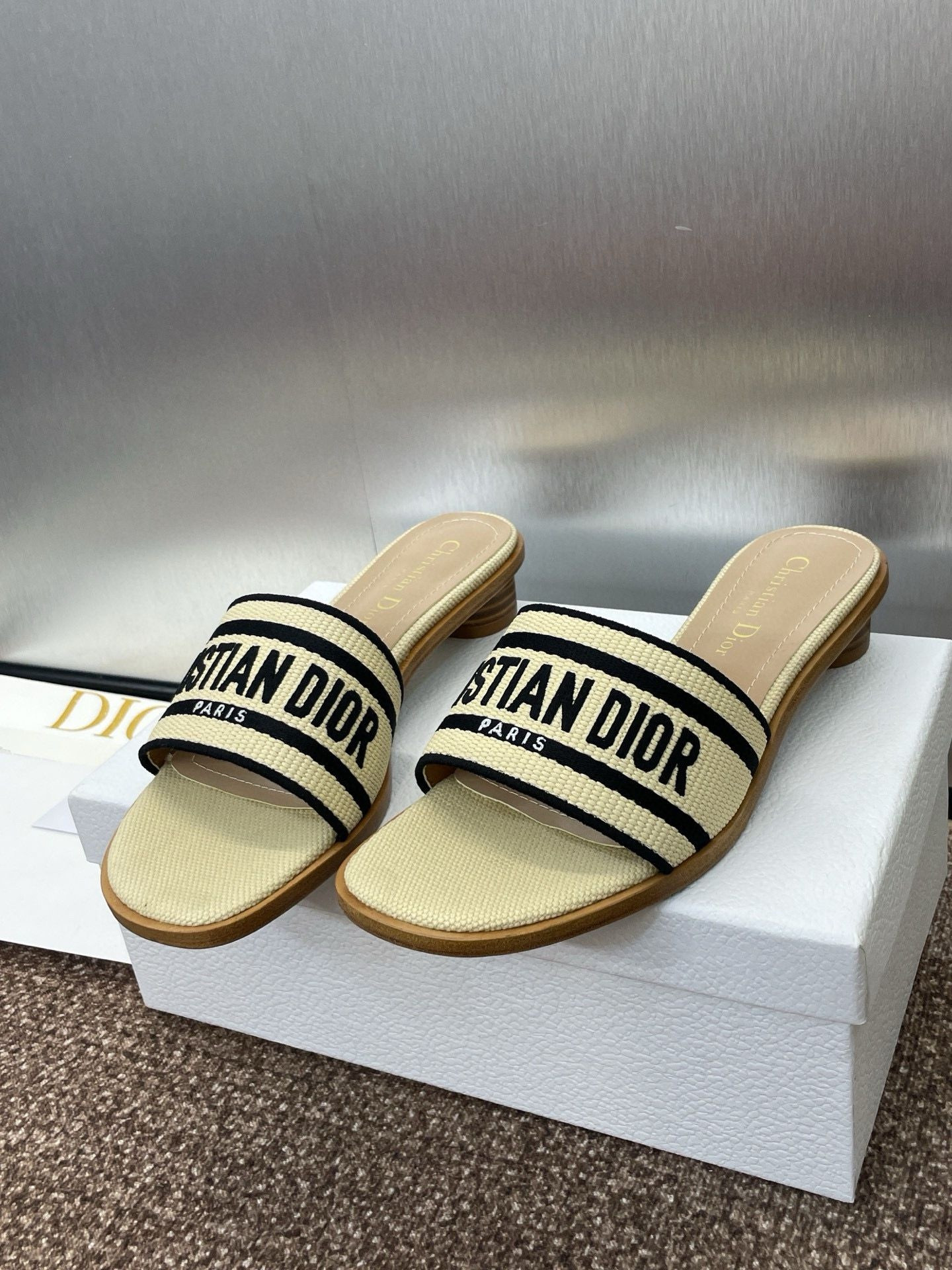 UA D*0r Dway Heeled Slide