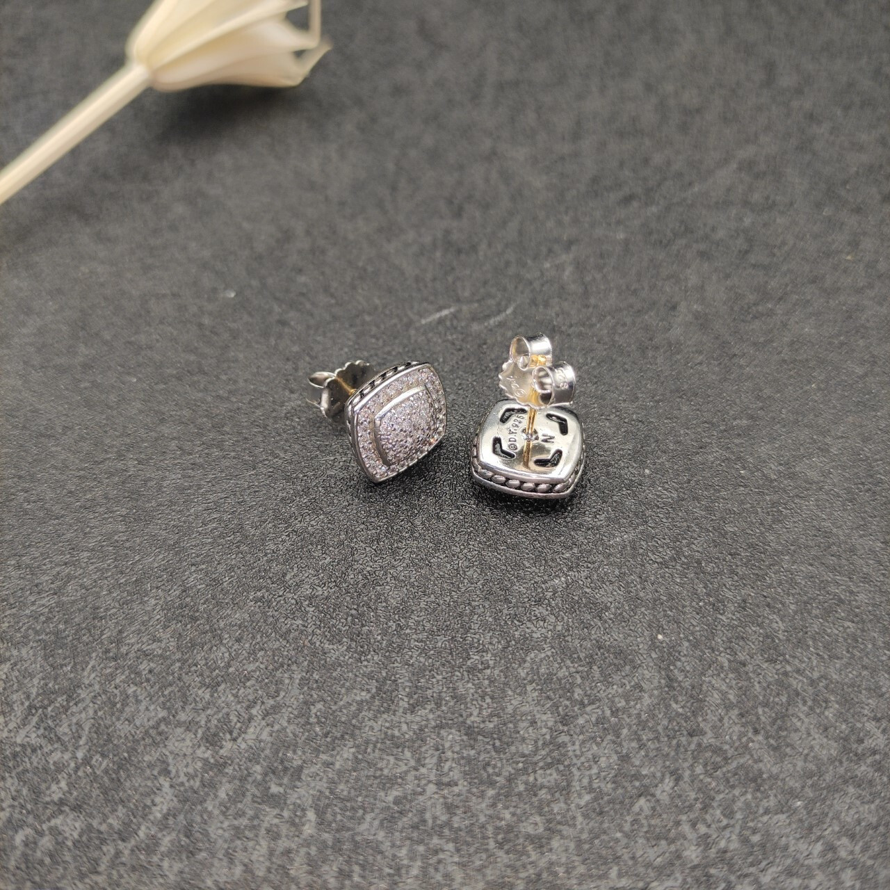 dau1d Yvrm*n square di*m*nd earrings