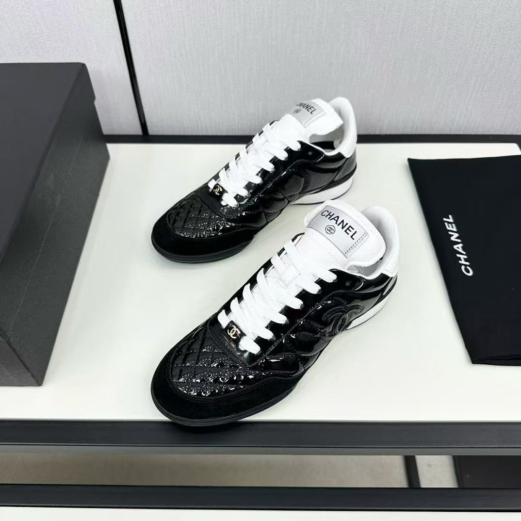 UA Ch*el SNEAKER