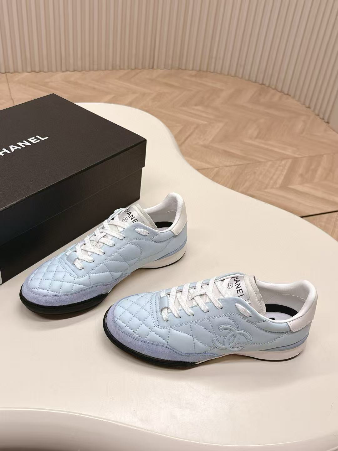 UA Ch*el SNEAKER