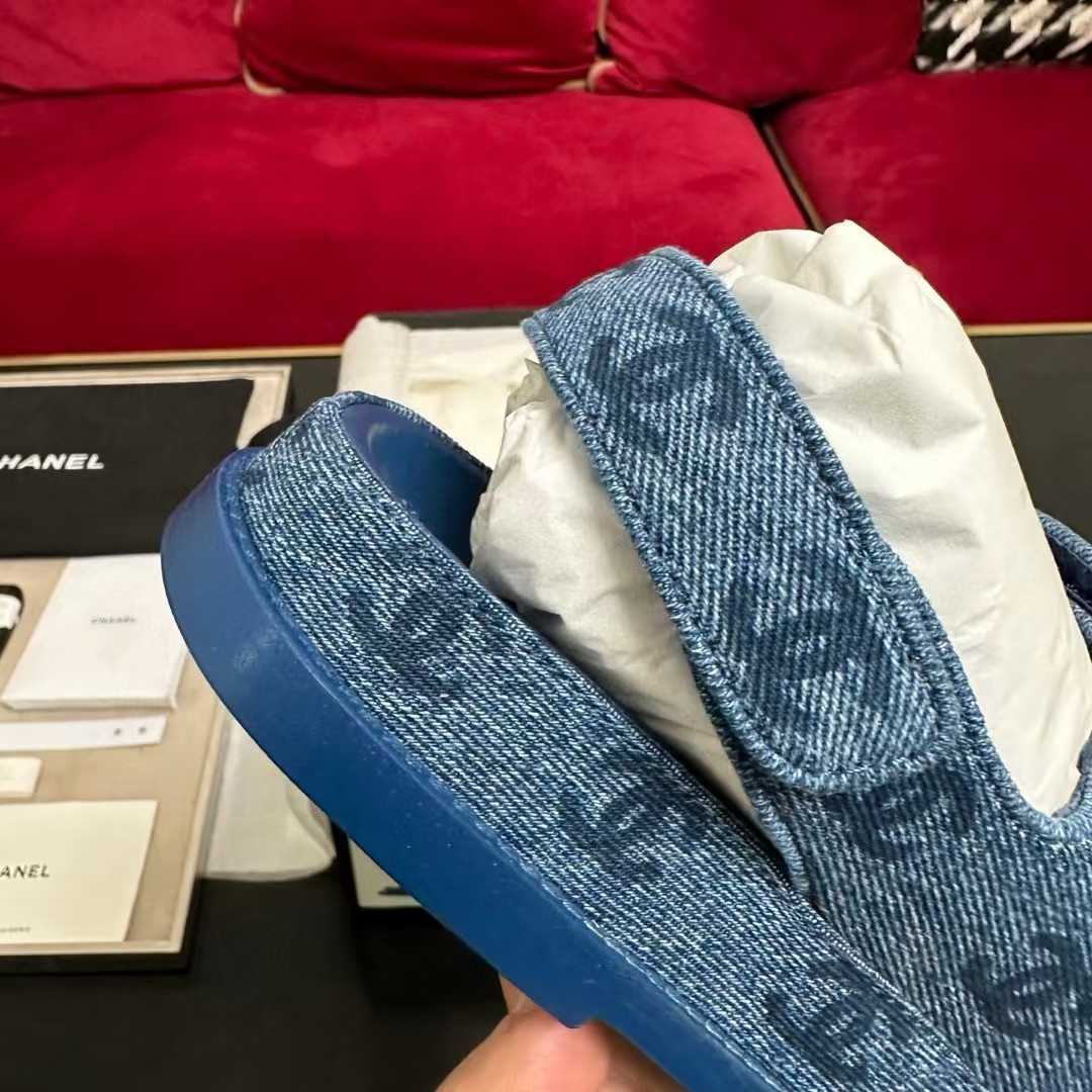 UA Ch*el Slides