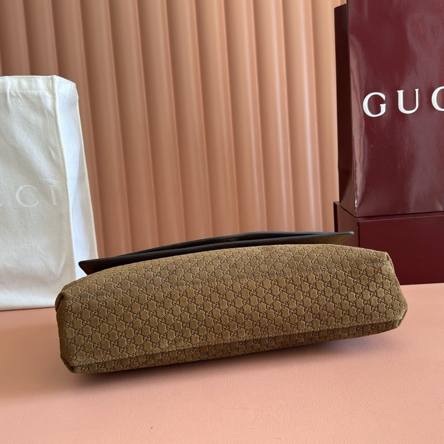 G*u*i large shoulder bag with chain 36x19.5x9.5cm