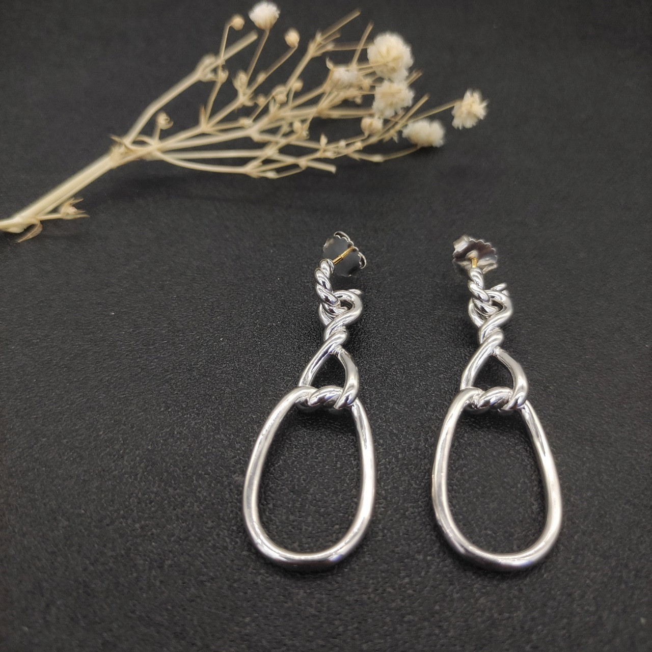 dau1d Yvrm*n twisted figure 8 earrings