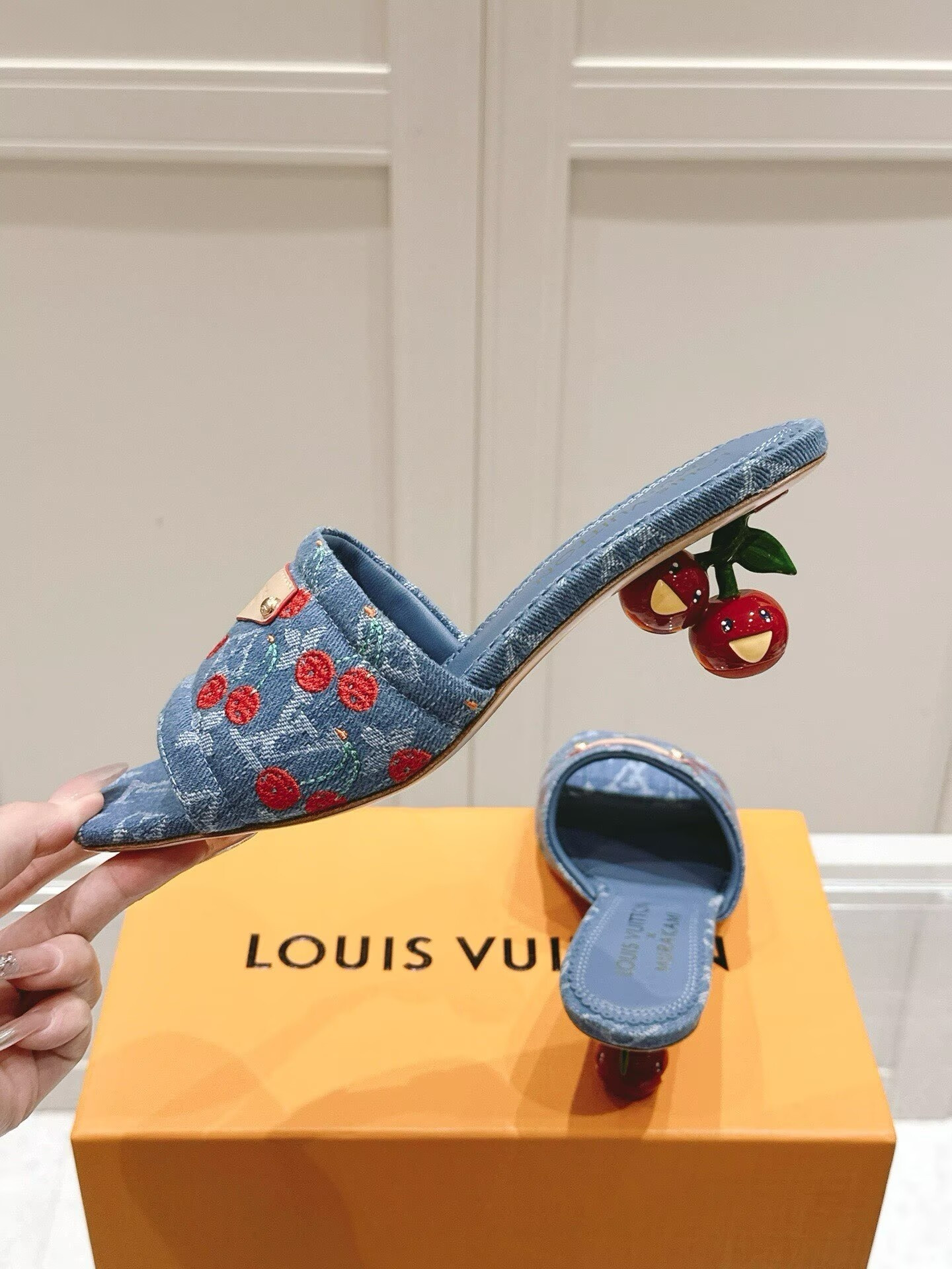 UA LV X TM Lily Slides