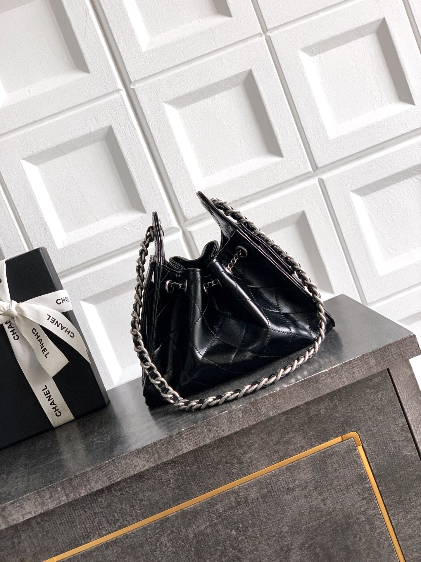 Ch*el 25c bucket bag oil wax leather 20x22x12.5cm