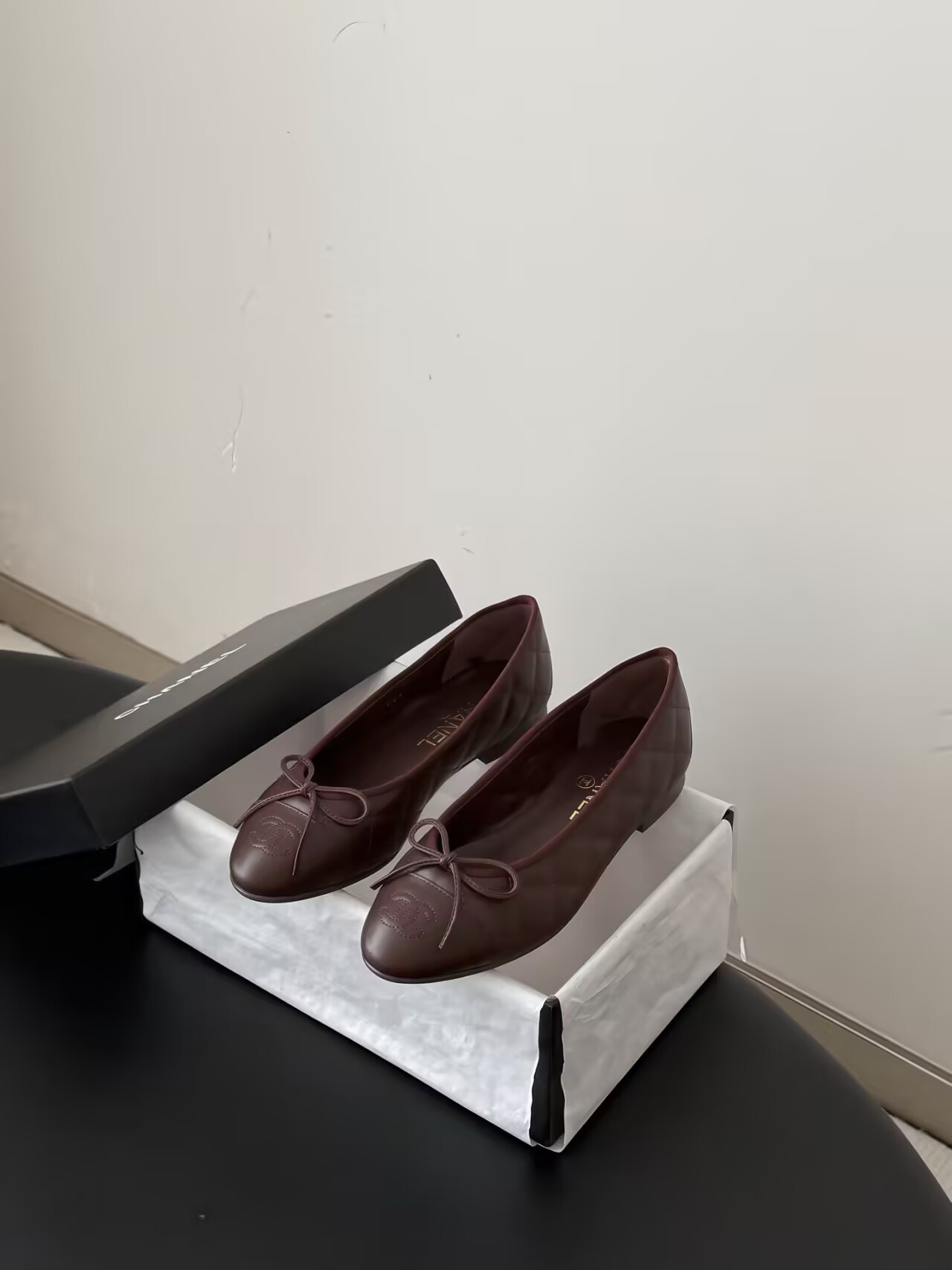 ua Ch*el ballet flats