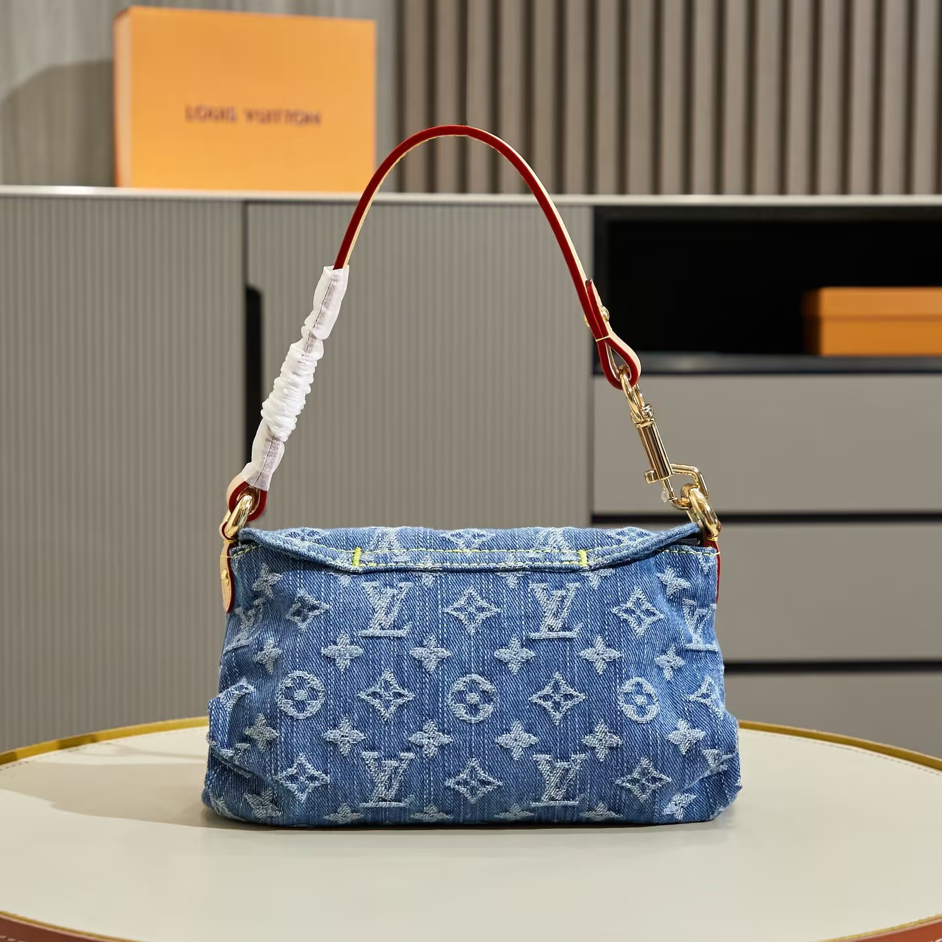 lv De*1m mini pleaty handbag m95050 26x15x9cm