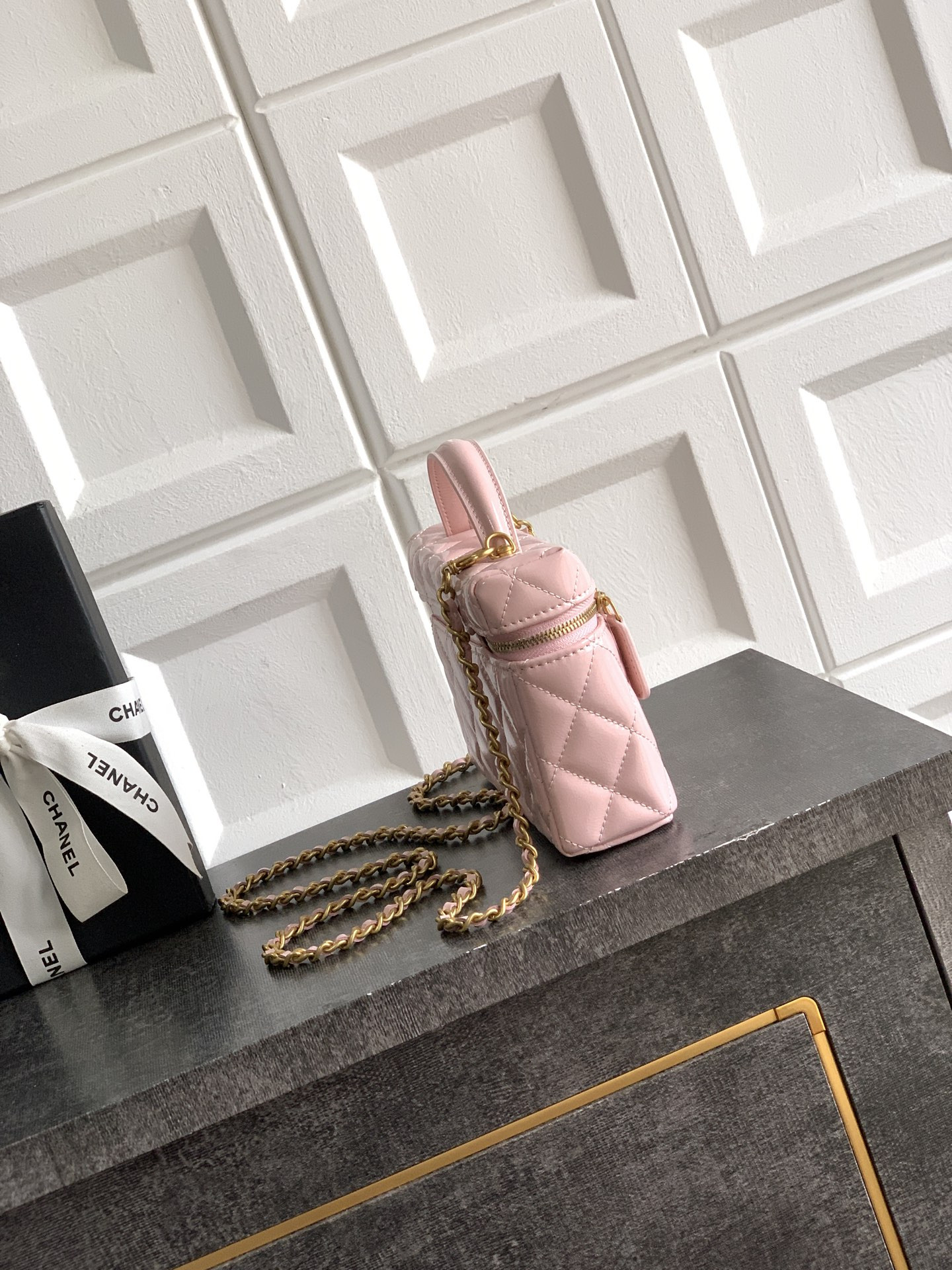 Ch*el vanity with chain 17x19x5cm