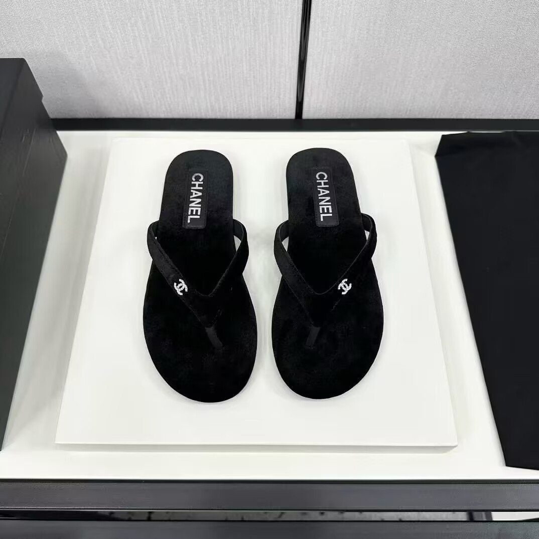 UA Ch*el Slides