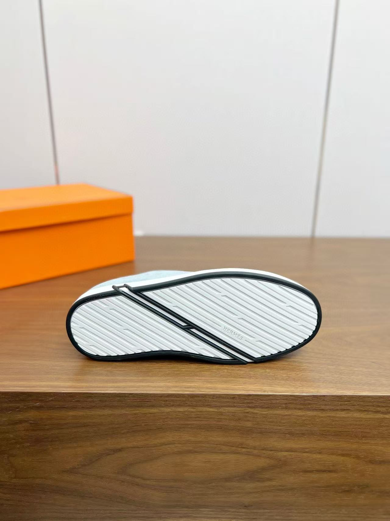 UA H**mes Sneaker