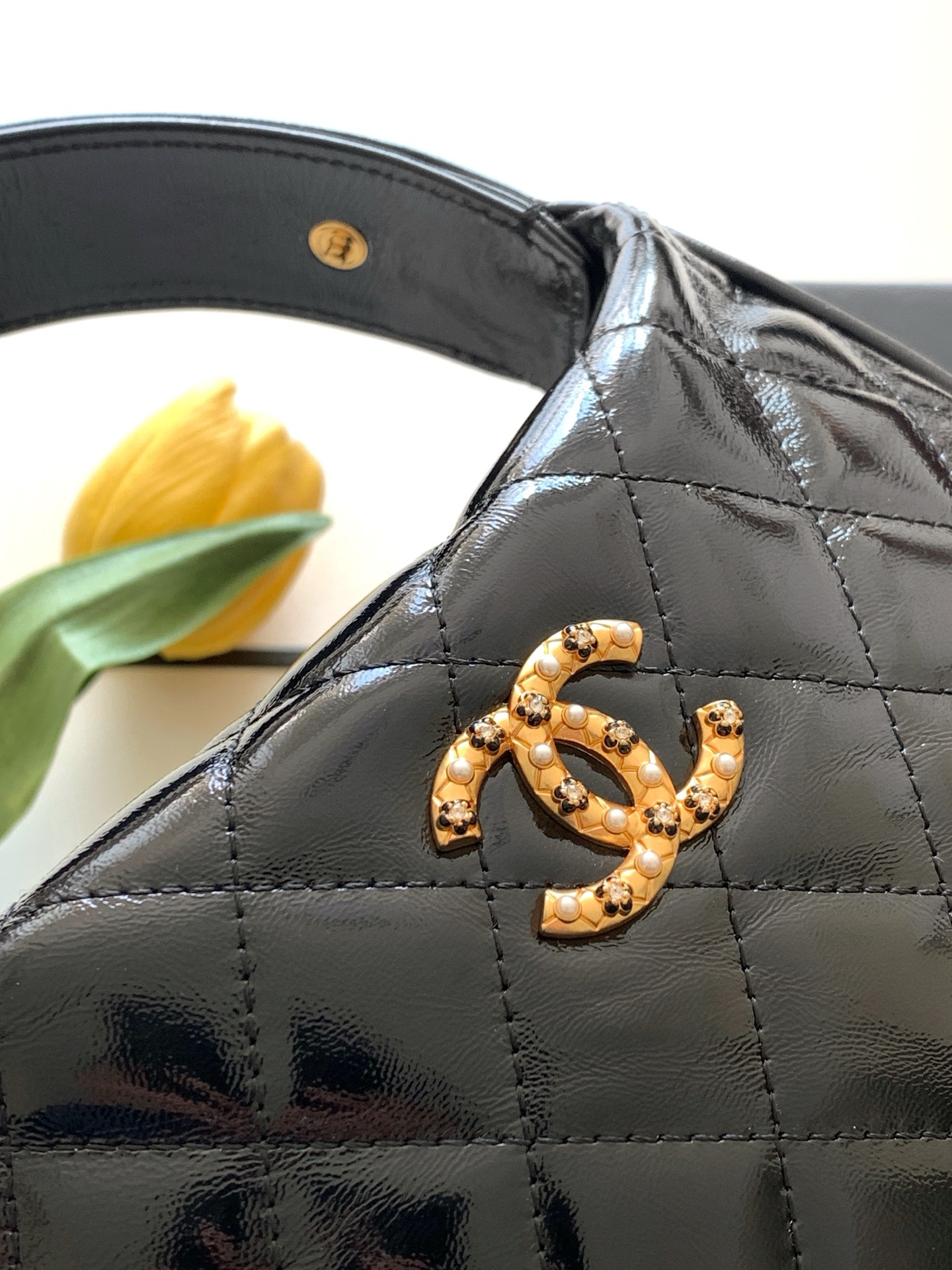 Ch*el patent leather handbag as4976 11x19x8cm