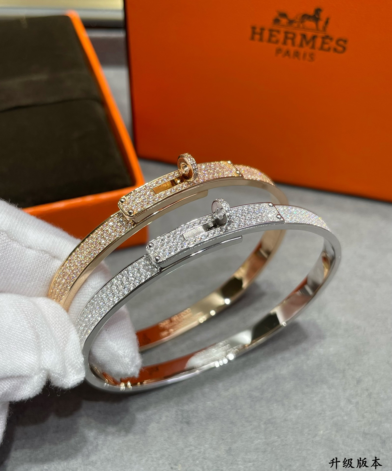 H**mes button fully diamond-encrusted Bracelet