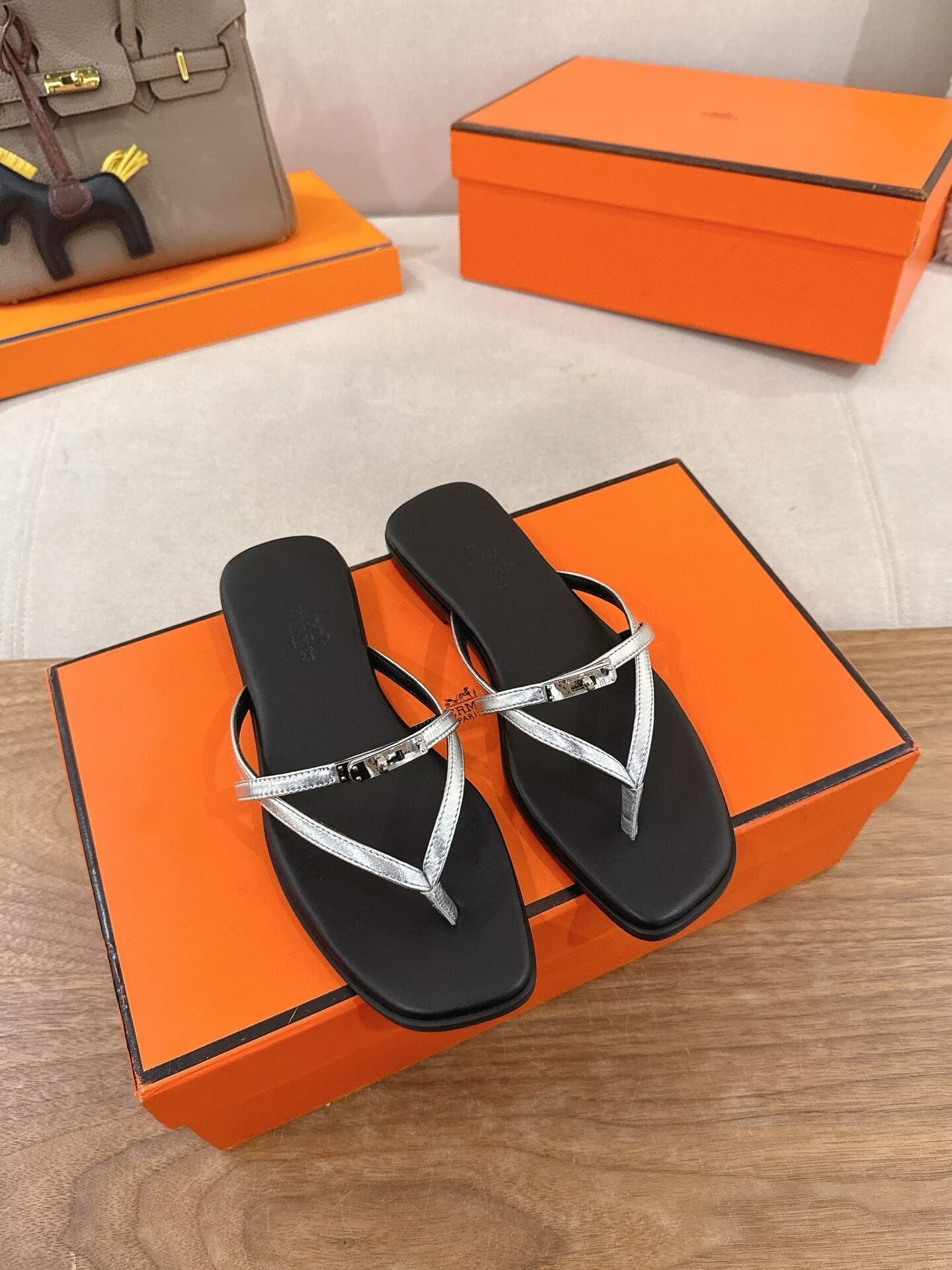 ua H**mes miss sandals
