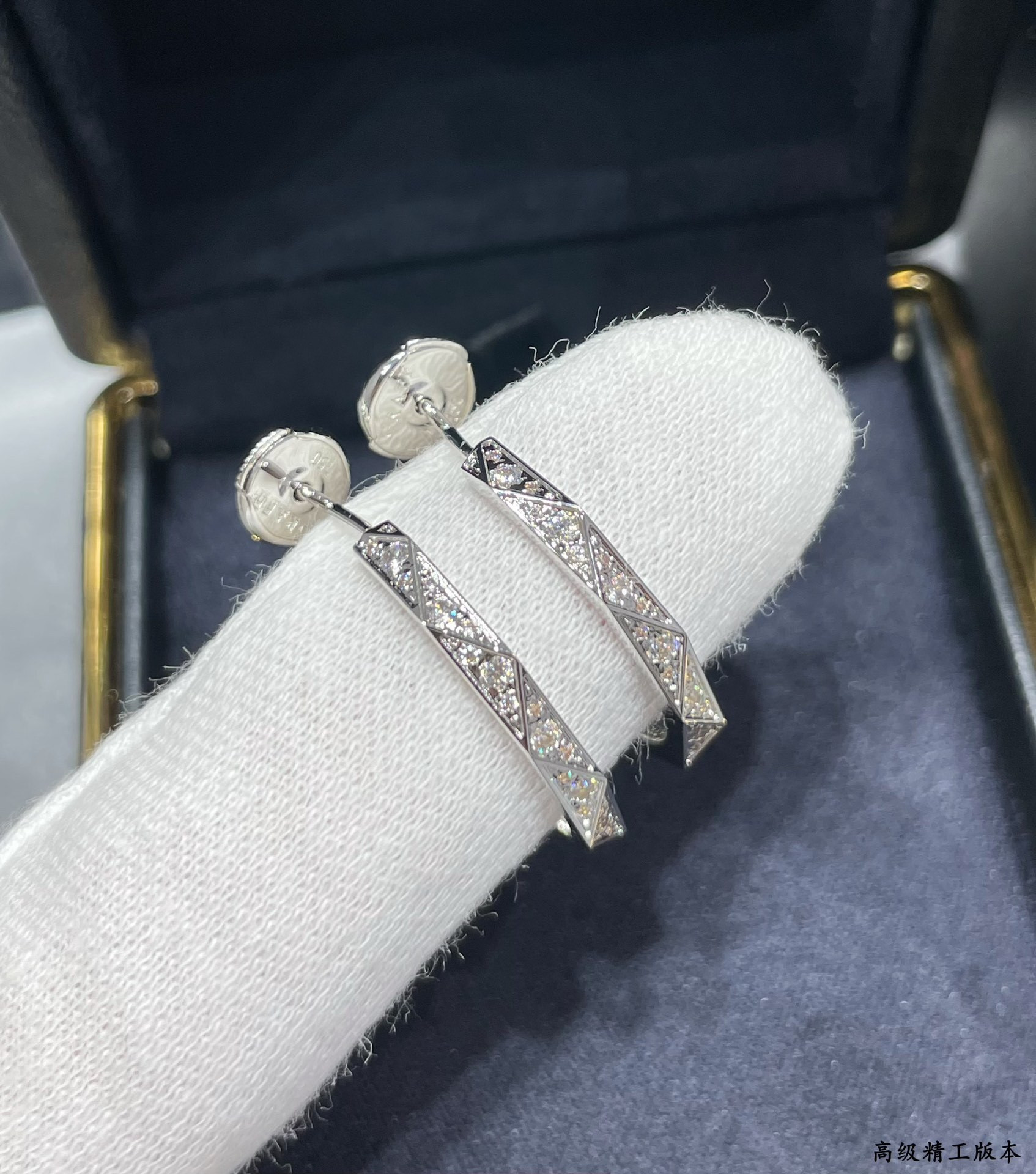 Gr*ff di*m*nd-encrusted rhombus earrings
