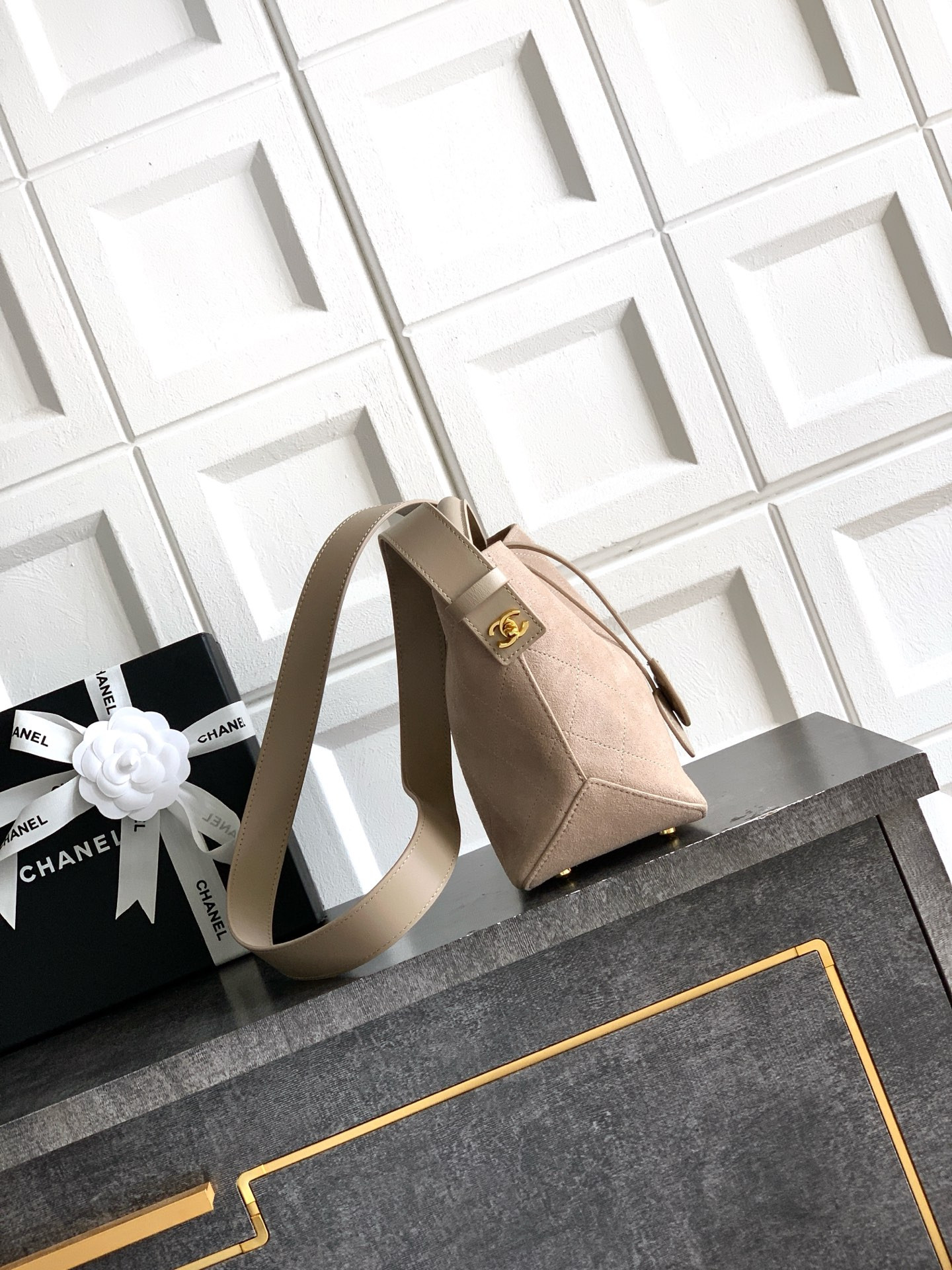 Ch*el bucket bag 20x11x18cm