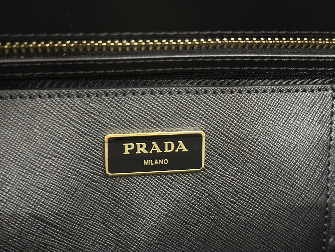 Pra*a galleria medium saffiano leather bag 28x20x12cm