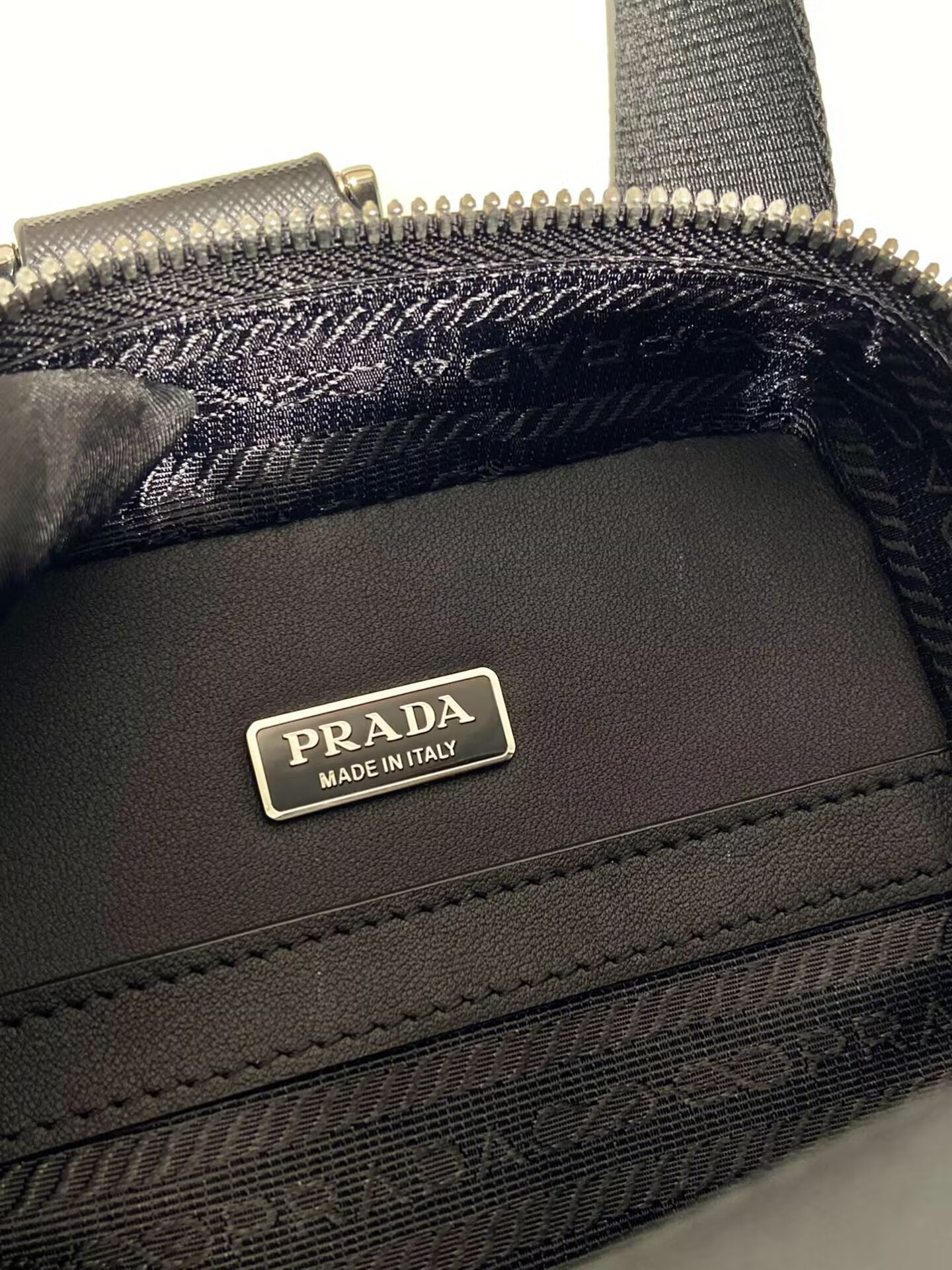 Pra*a brique saffiano leather bag 14x20x5cm
