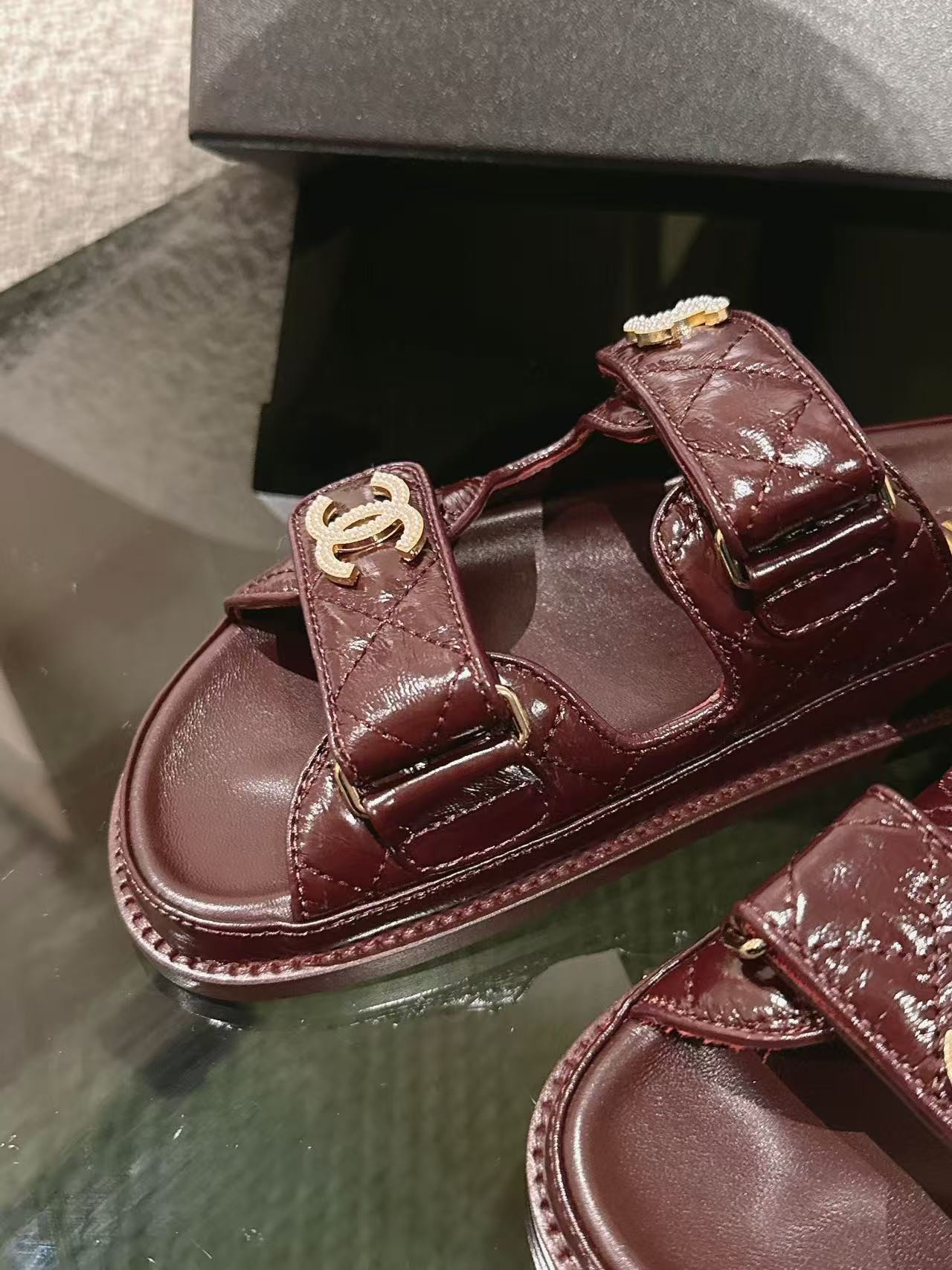 UA Ch*el SLIDES