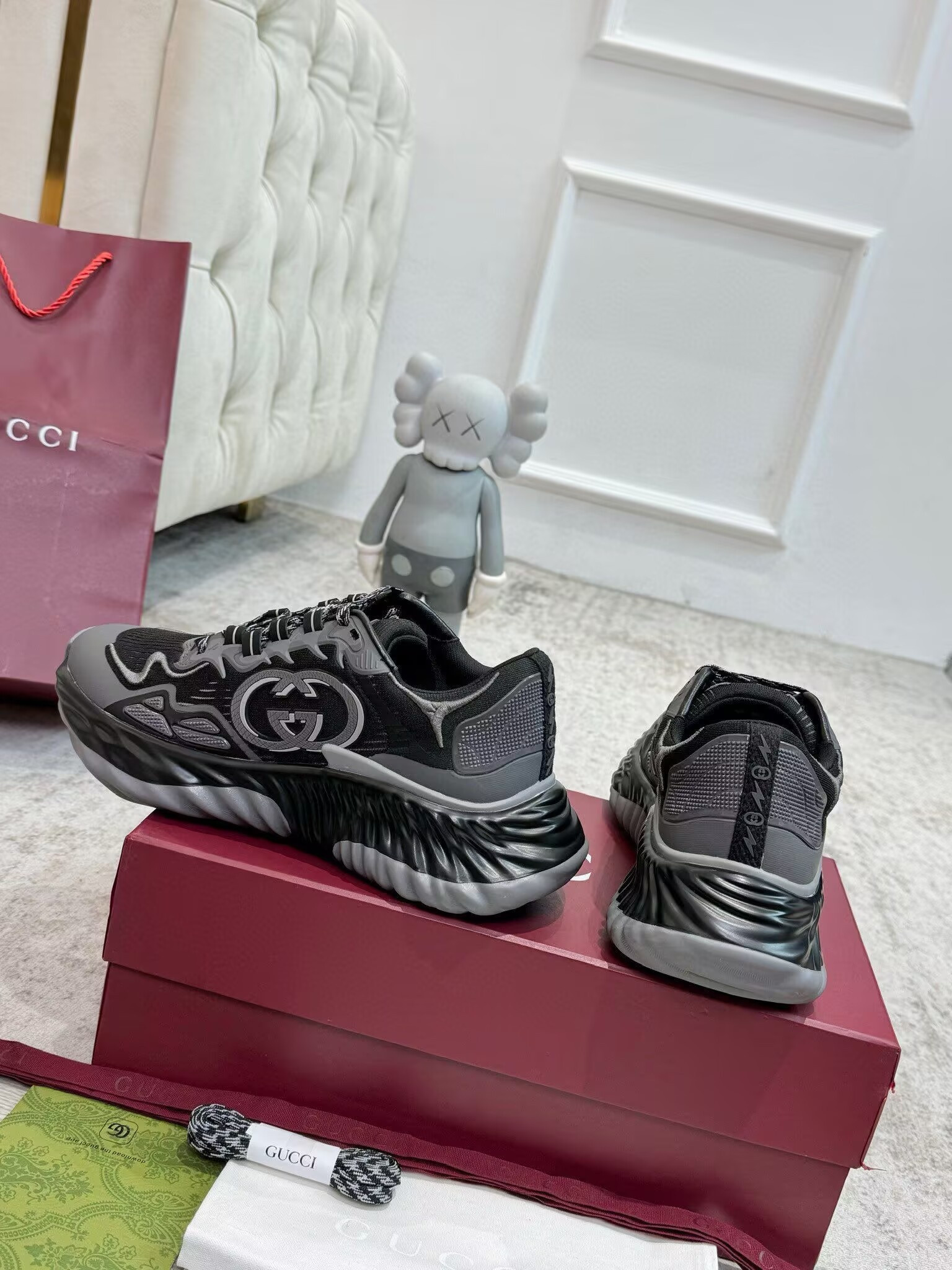 ua G*u*i ripple sneaker
