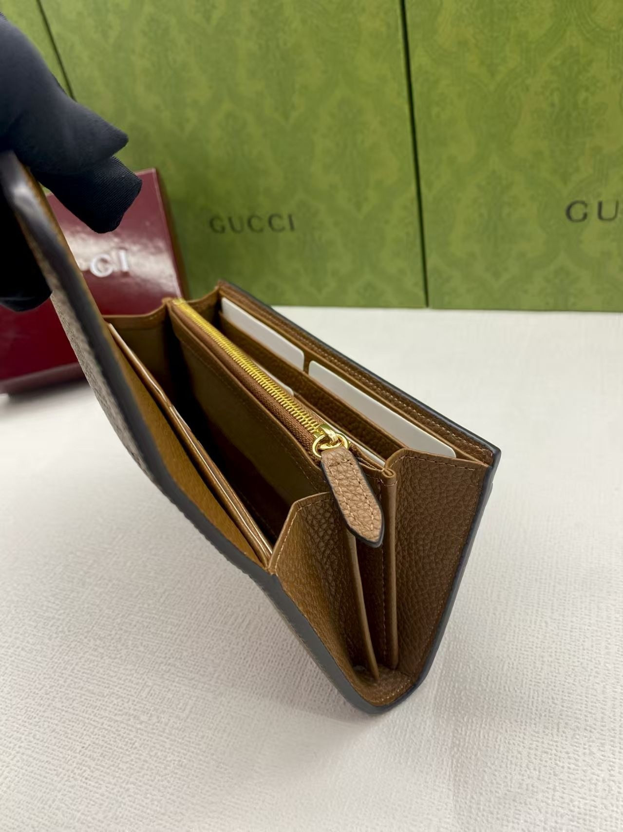 G*u*i Softbit continental wallet 19x10x3.5cm