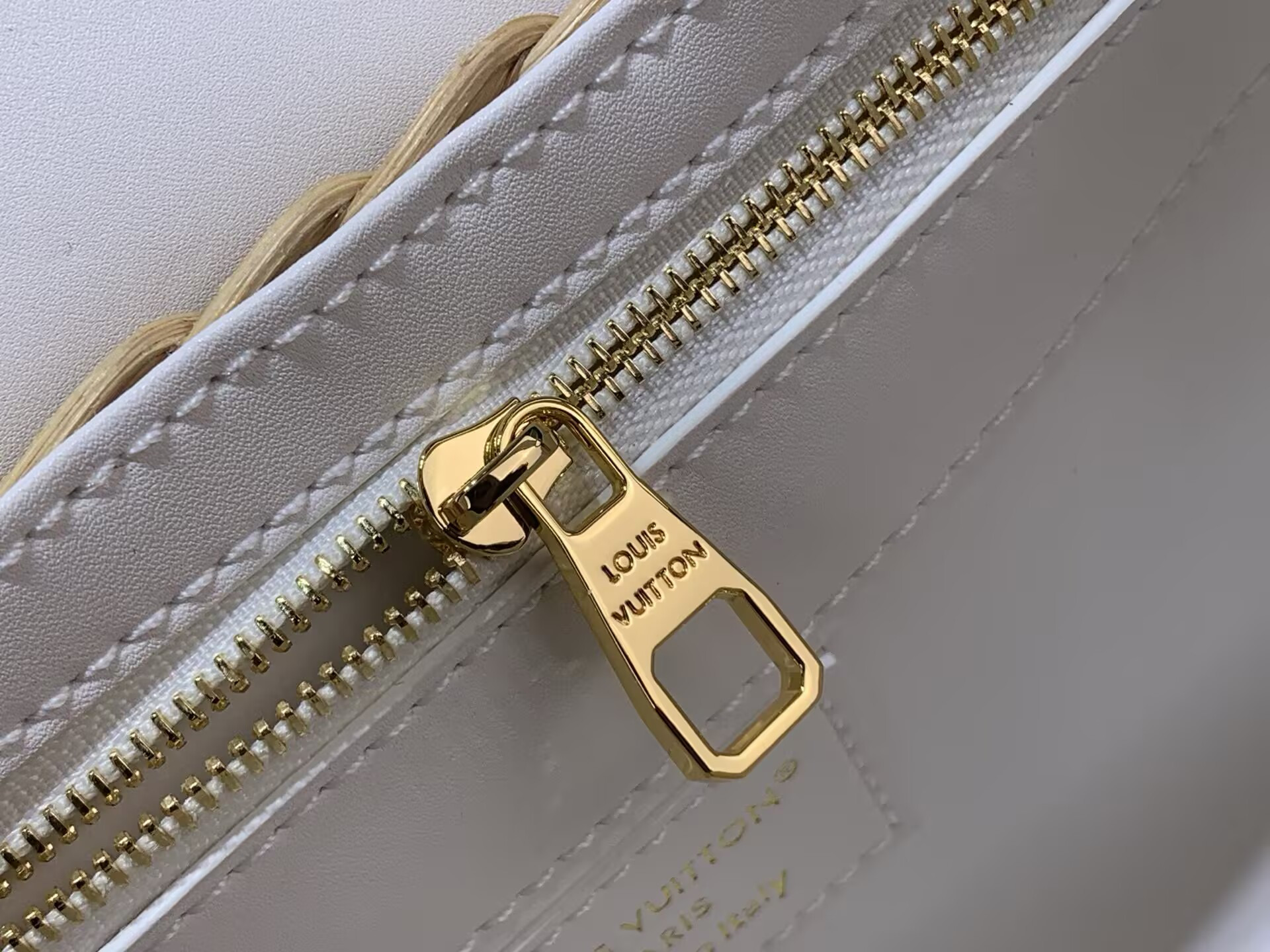 LV Capucines Mini M28548 21x13x8cm