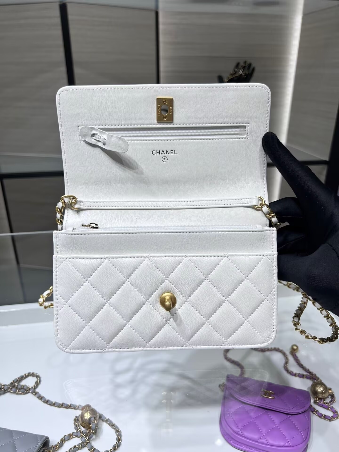 Ch*el CLASSIC WALLET ON CHAIN 4.8 × 7.5 × 1.4 in