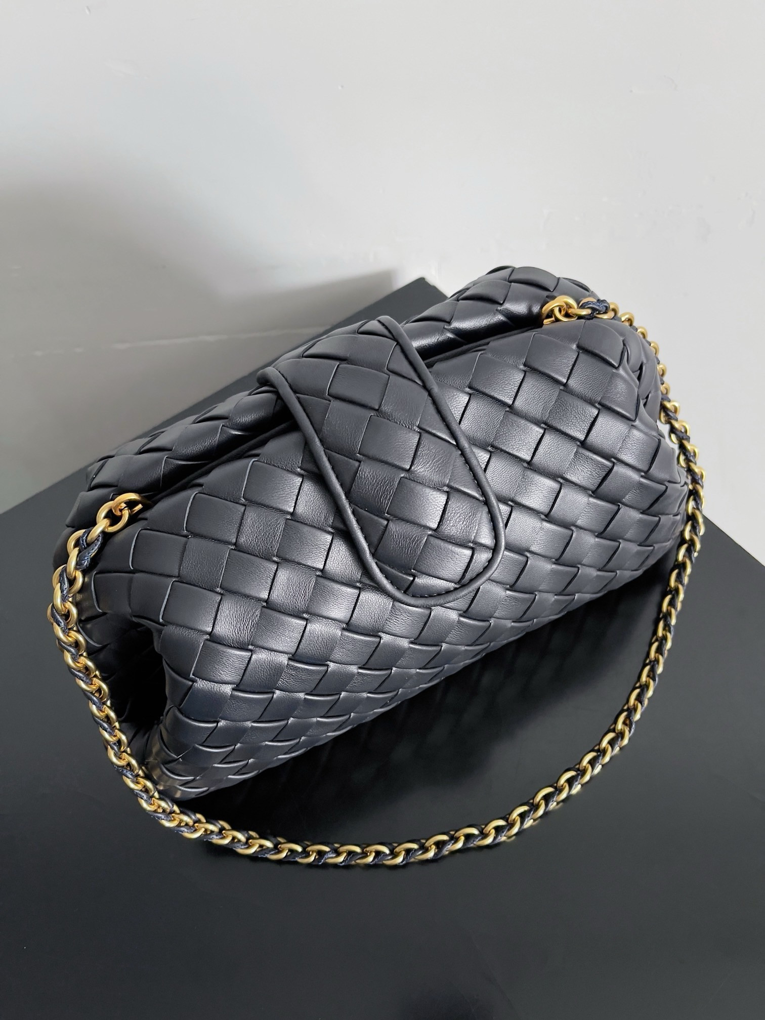 Bo*te*ga Ve*ne*ta LAUREN CLUTCH Andiamo Parachute 31x16.5x11cm