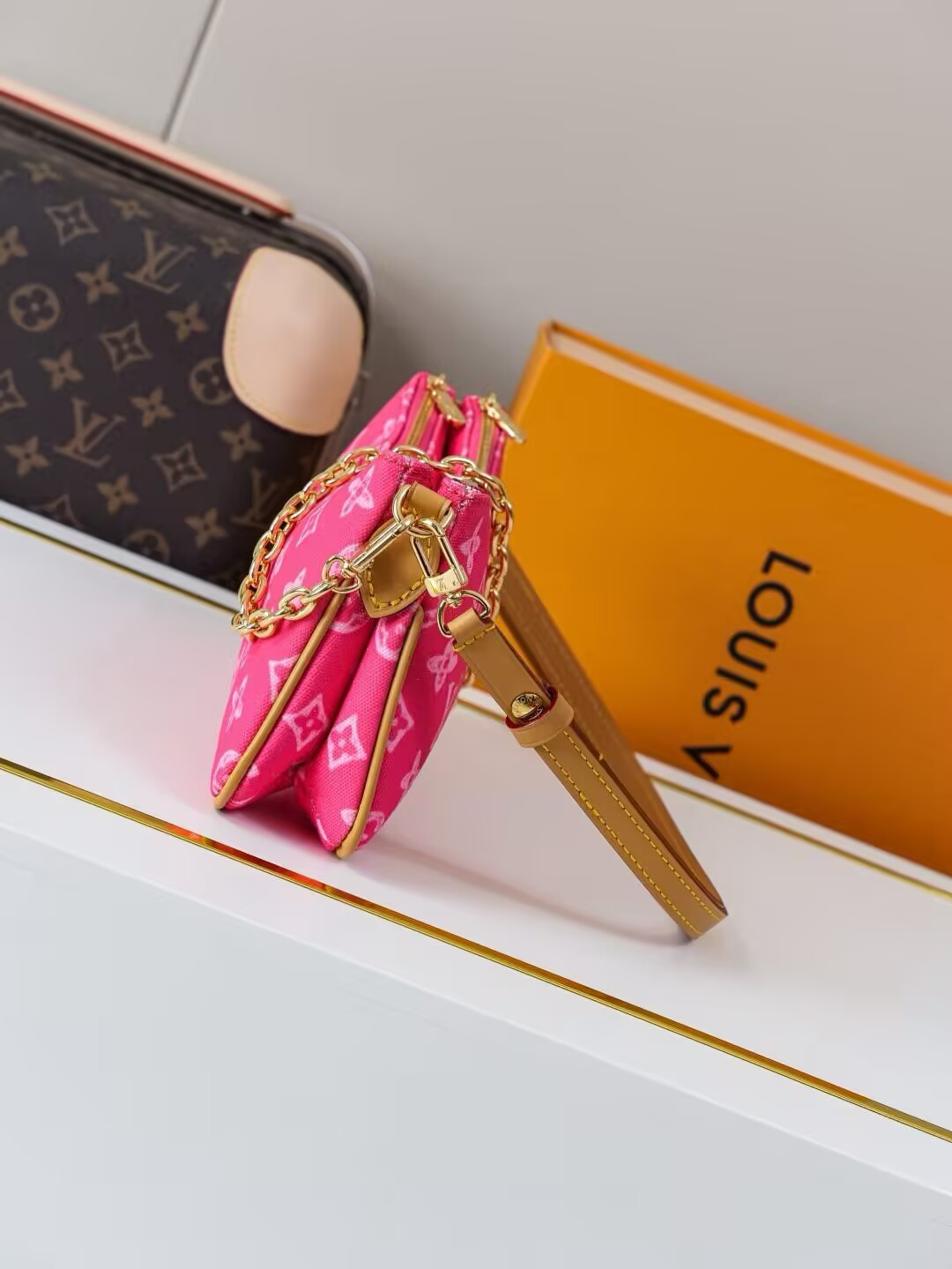 LV Pochette Liv M27719 24.5x13.5x6.5cm