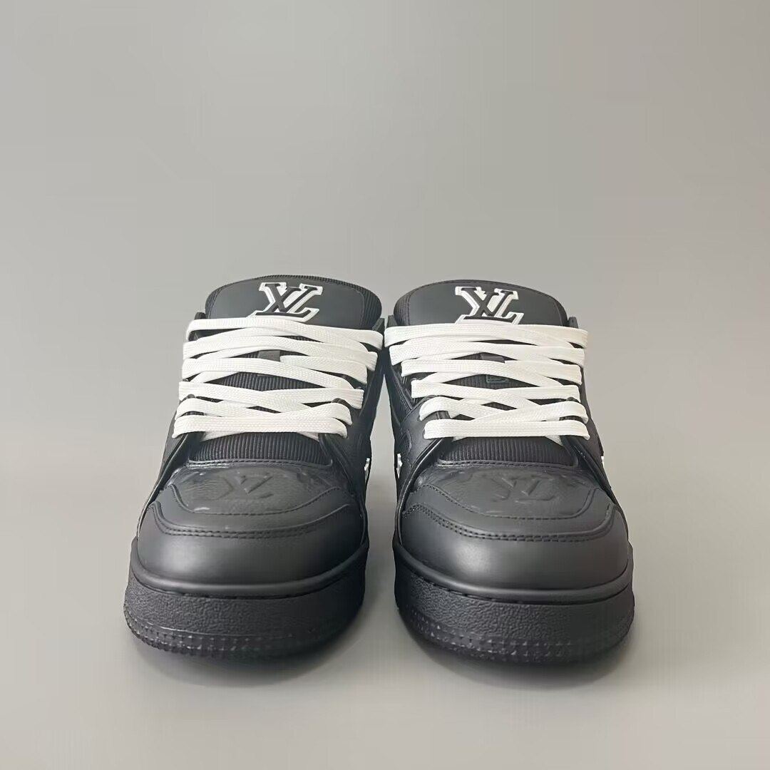 UA L0*is V*t0n LV Trainer Black