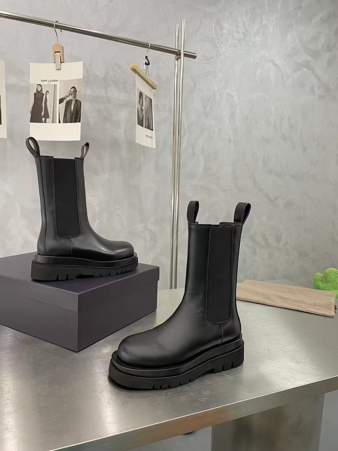 ua bo*te*ga Ve*ne*ta lug chelsea boot