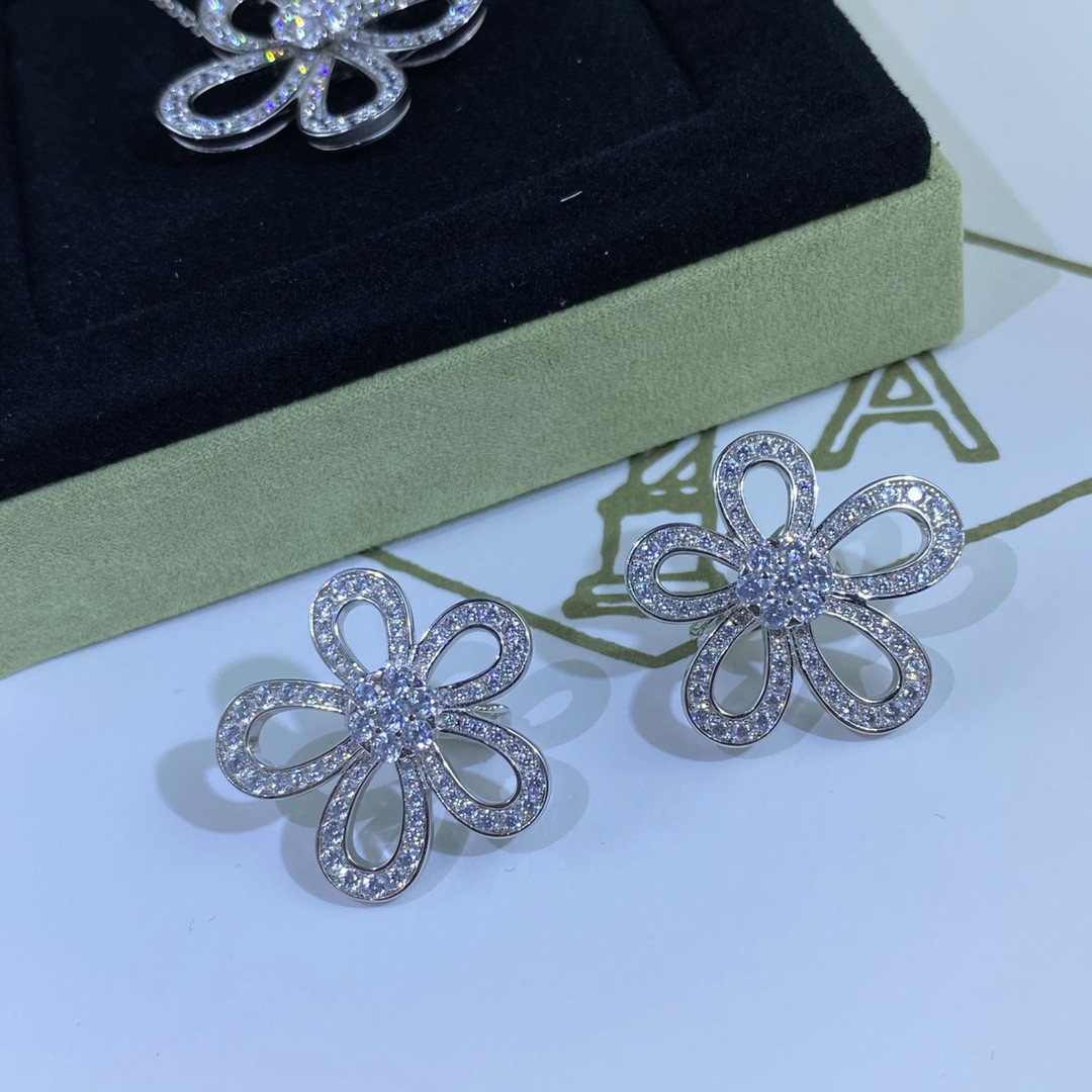 V*N CL*F & Arpels diamond flower earrings