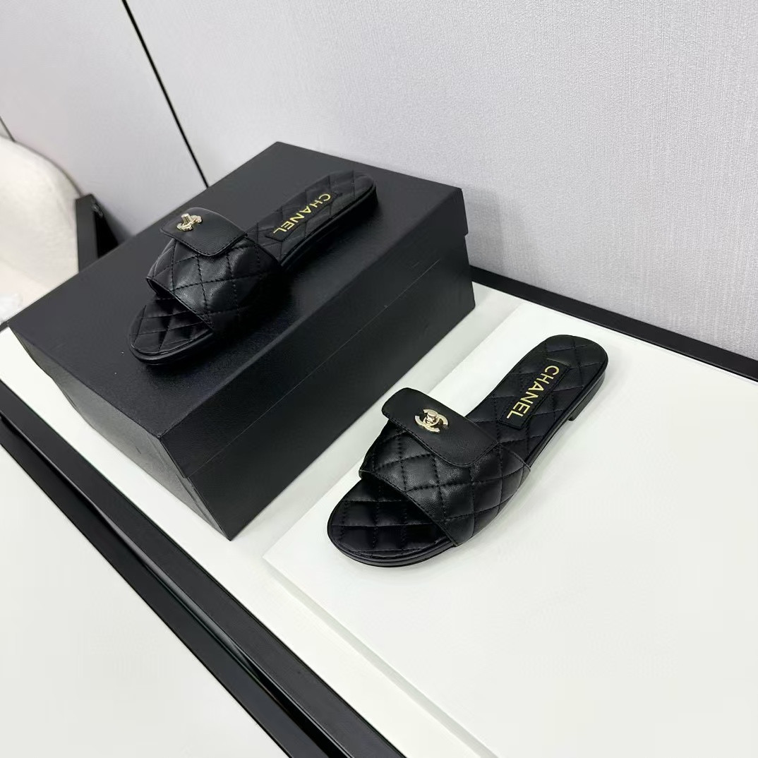 UA Ch*el Slippers
