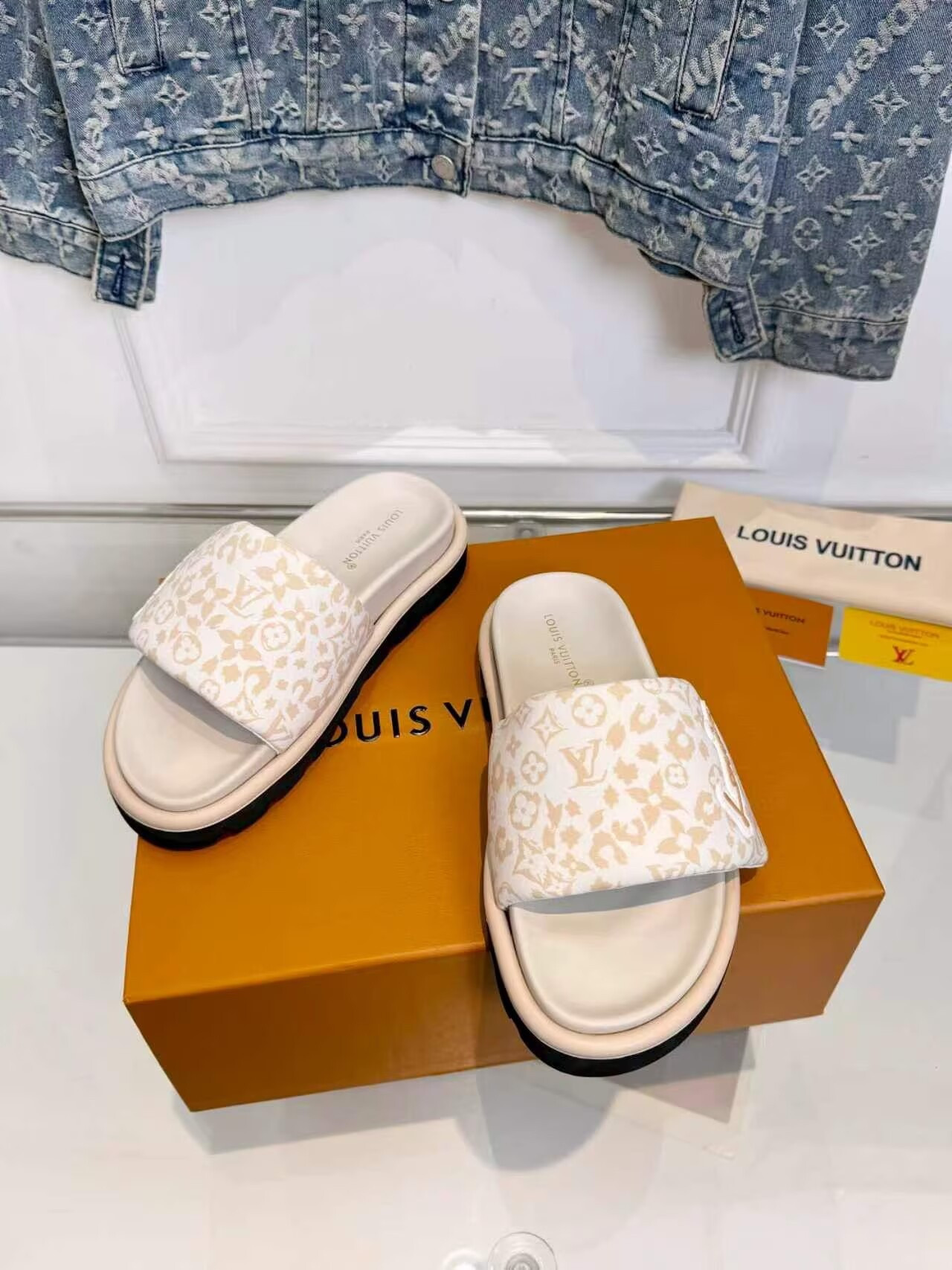 UA LV Pool Pillow Slides
