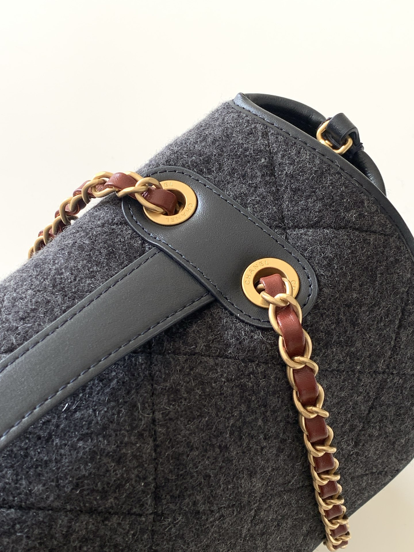 Ch*el flap bag with top handle 23x32x10cm