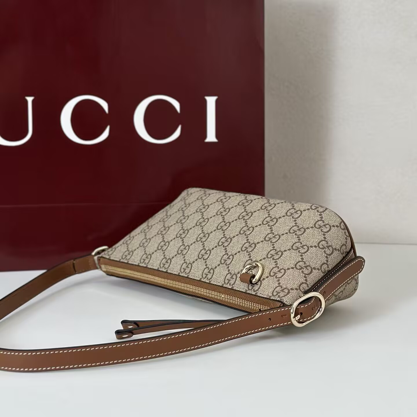 G*u*i gg emblem small shoulder bag 27x10.5x9cm