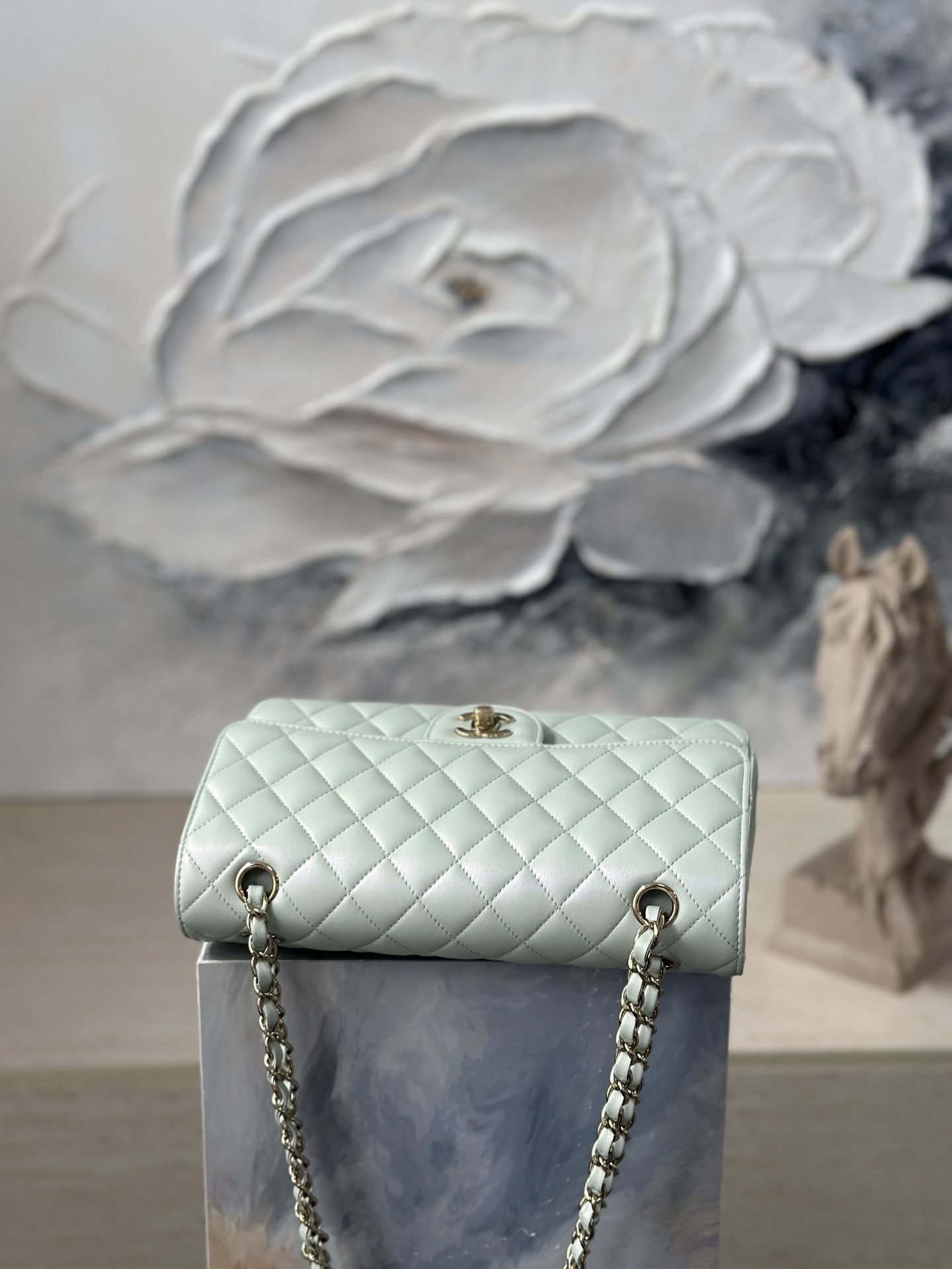 Ch*el flap bag pearlescent as1112 25.5x15.5x6cm