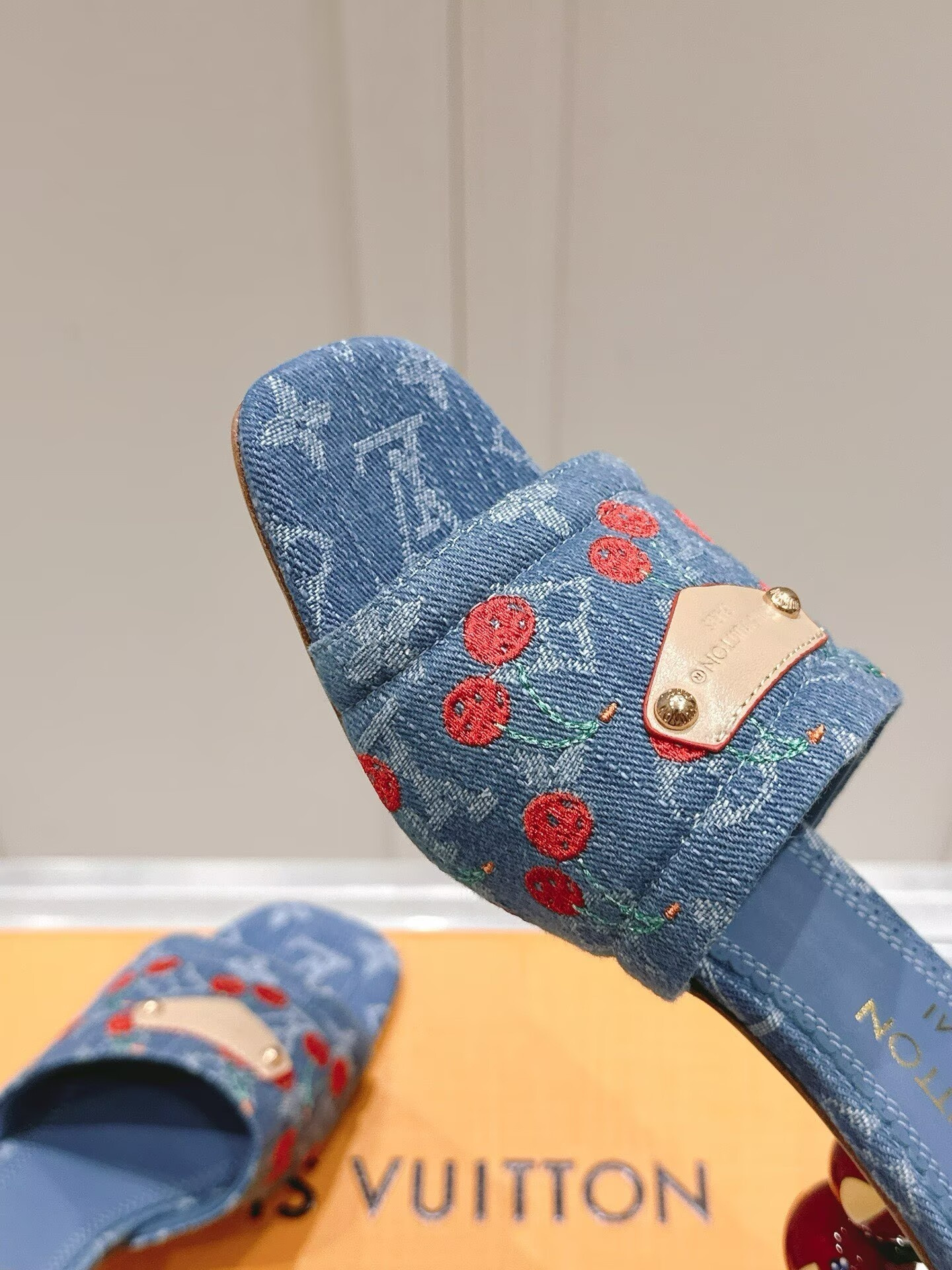 UA LV X TM Lily Slides