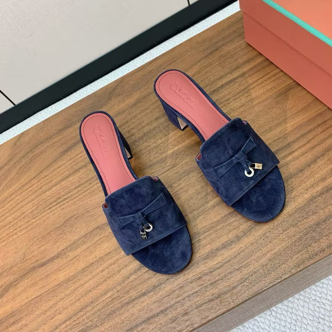 ua L**o p*ana summer charms sandal