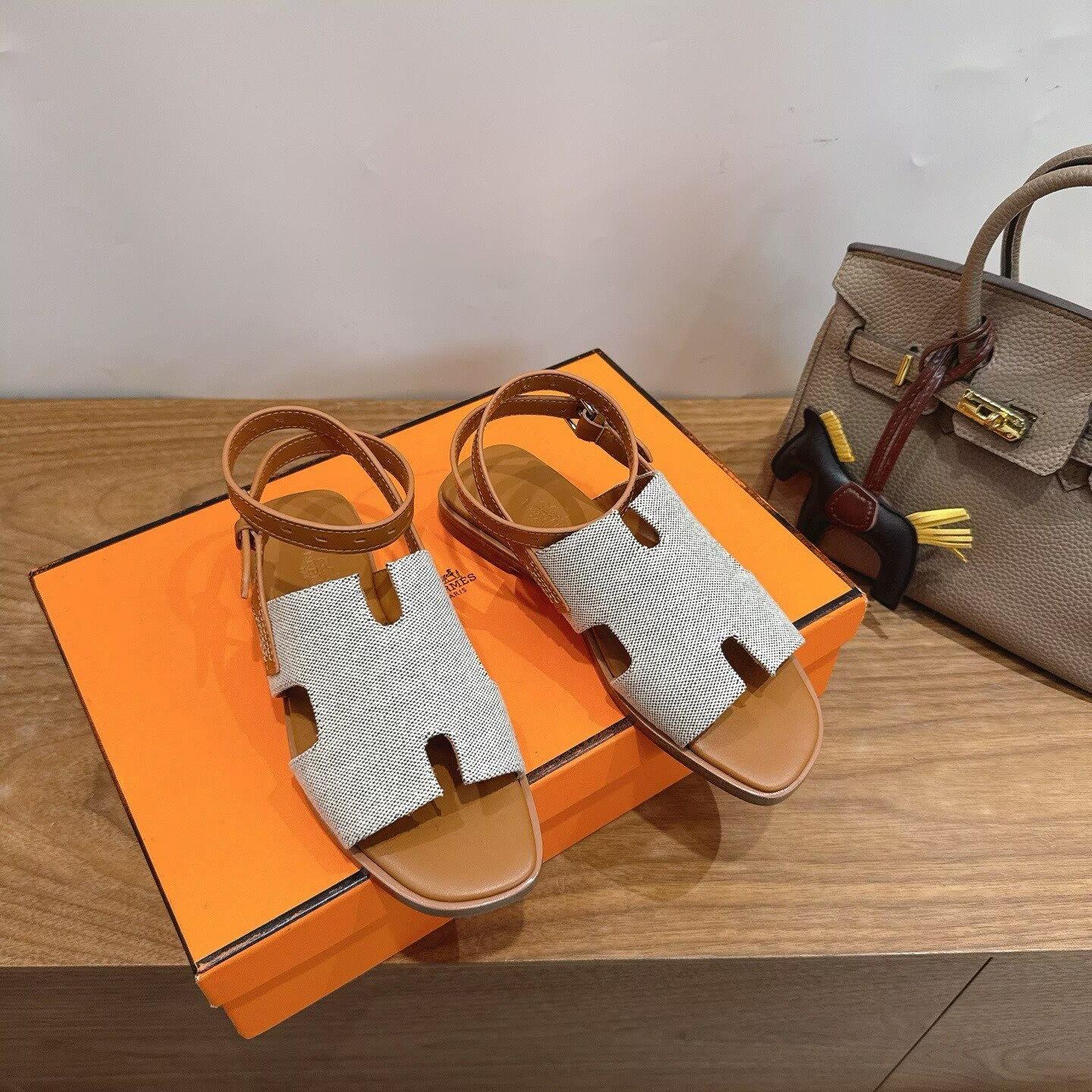 ua H**mes maya sandal
