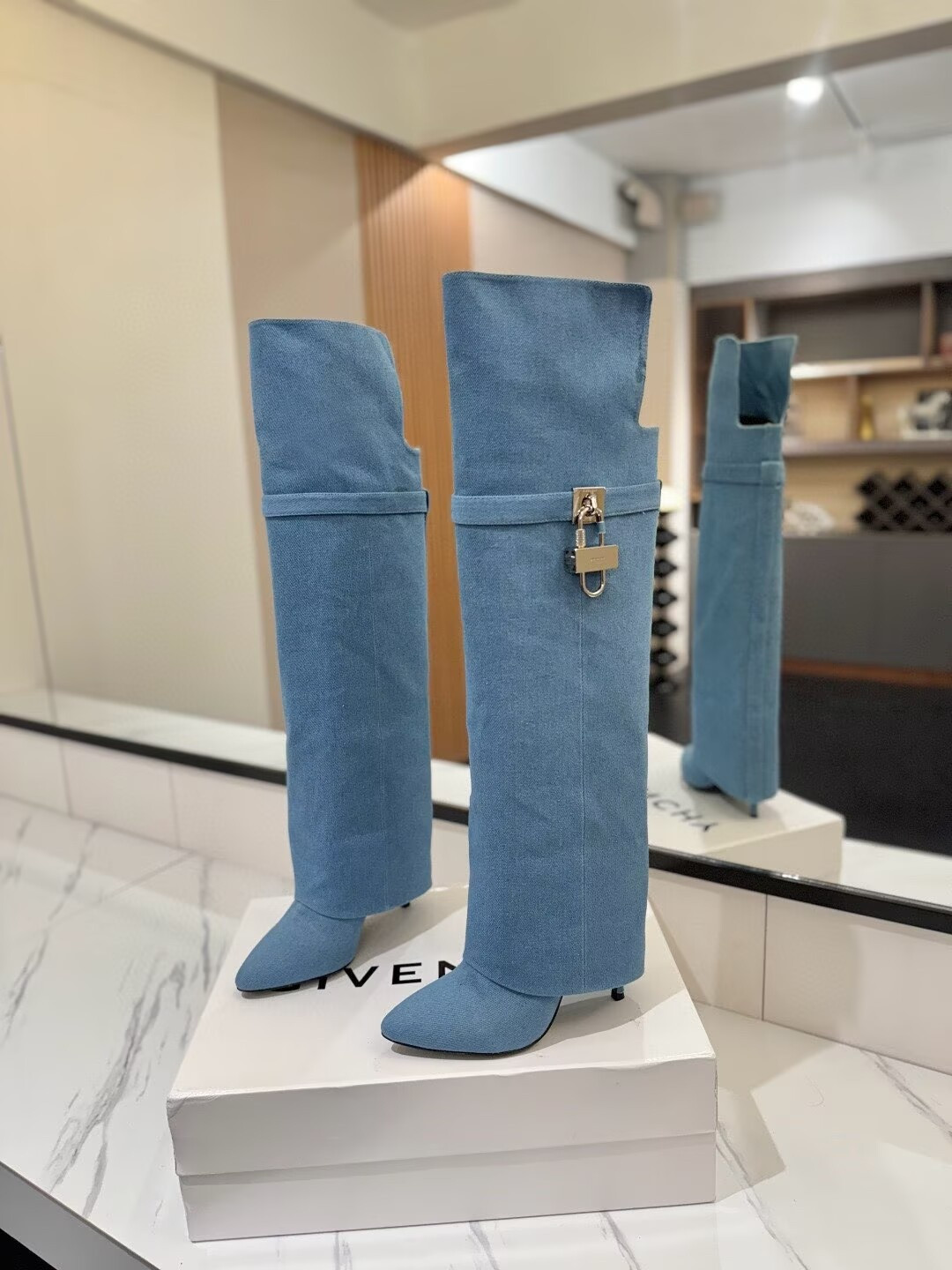 ua G1uenchy shark lock boots(production about 10 days)