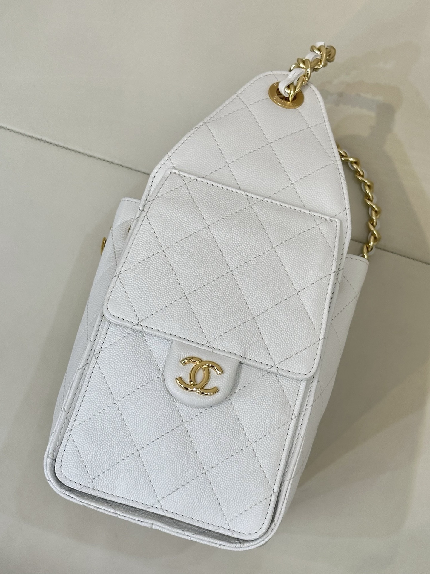 Ch*el 25c bucket bag polished gold hardware with red lining as5293 26x30x14cm