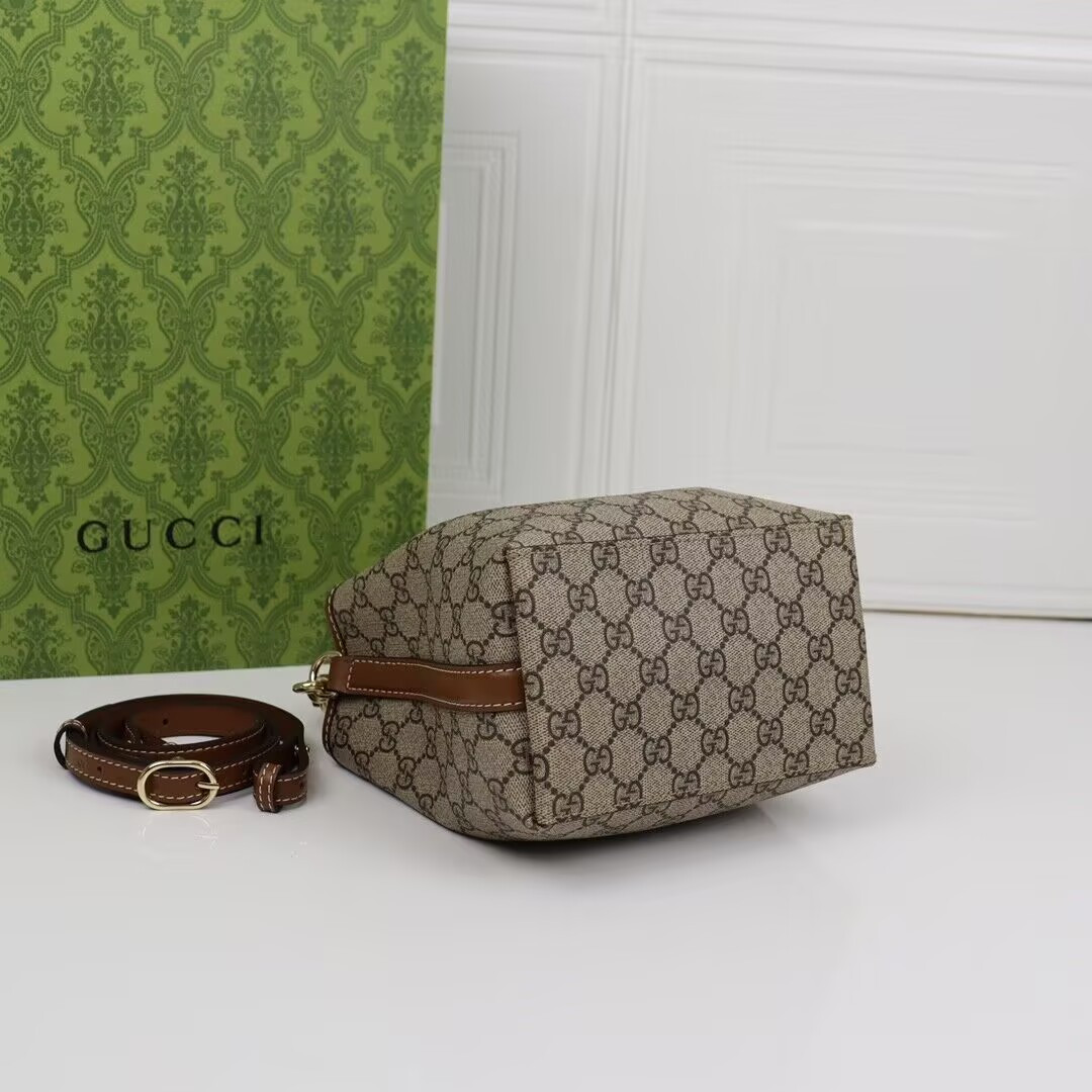 G*u*i GG Emblem Small Bucket Bag 19x18x11cm