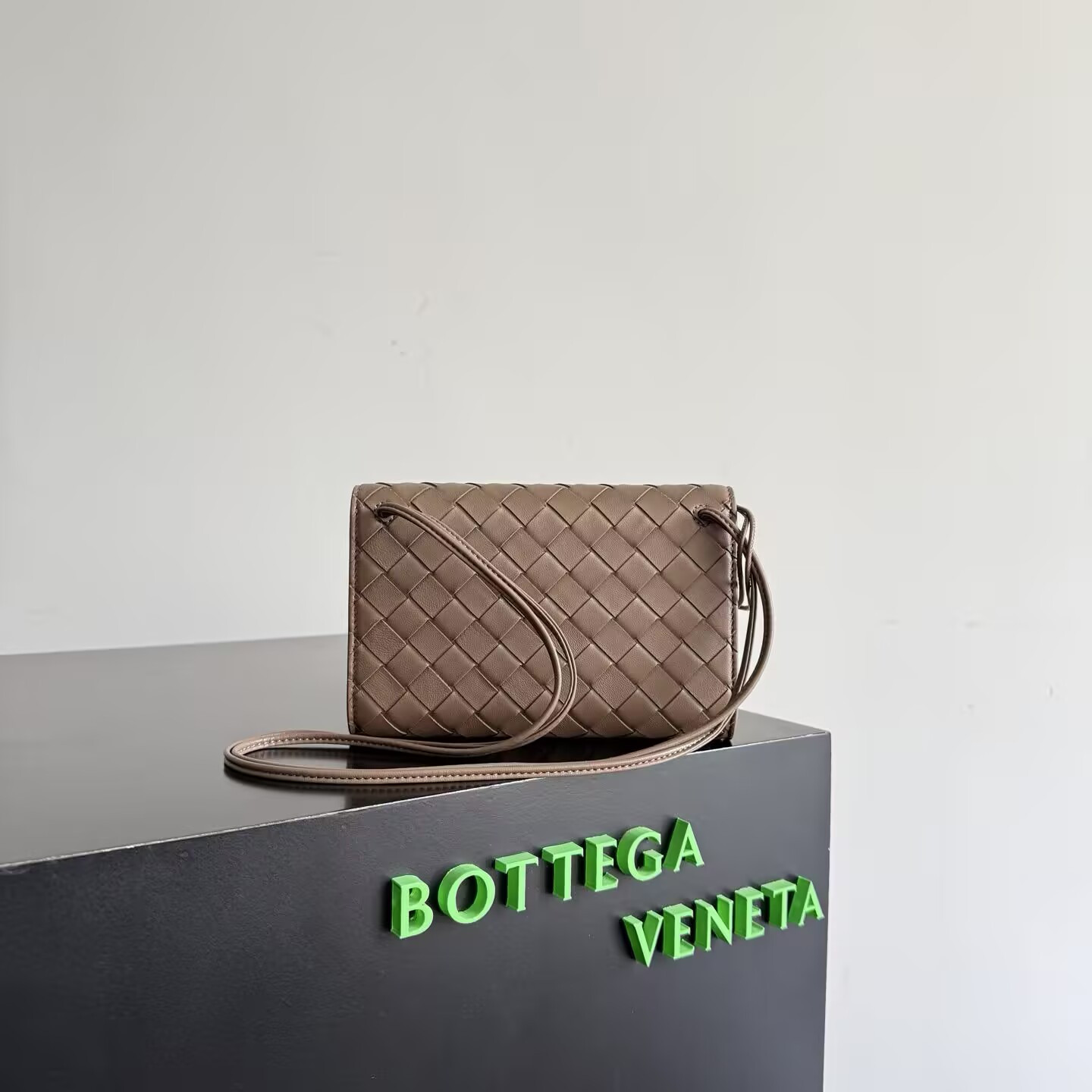 bo*te*ga Ve*ne*ta andiamo daisy pouch 12.6x19x2cm
