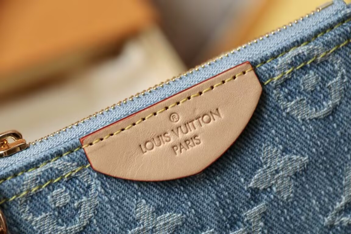 LV Wallet M82961