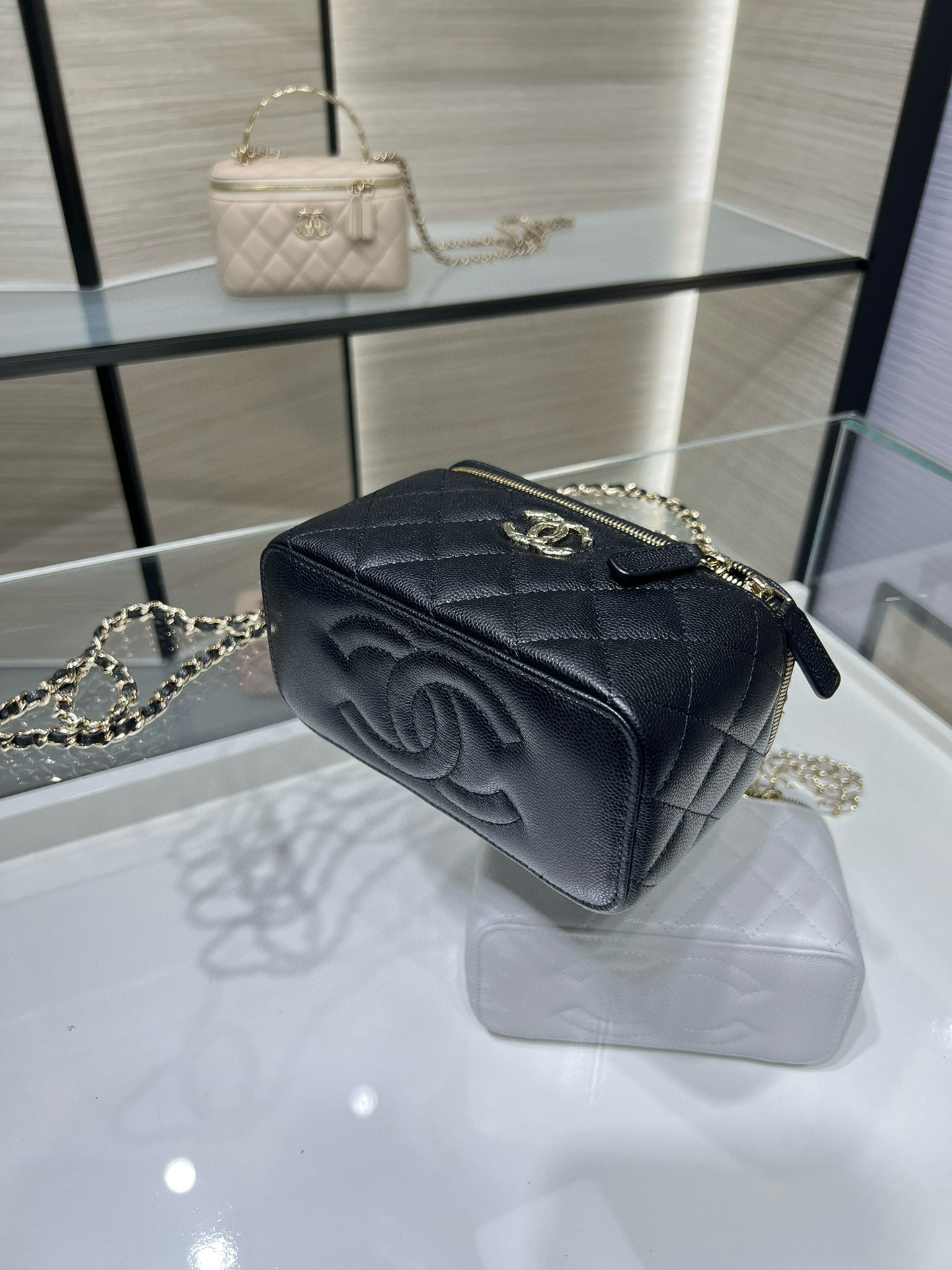 Ch*el clutch with chain ap4590 17x9.5x8cm