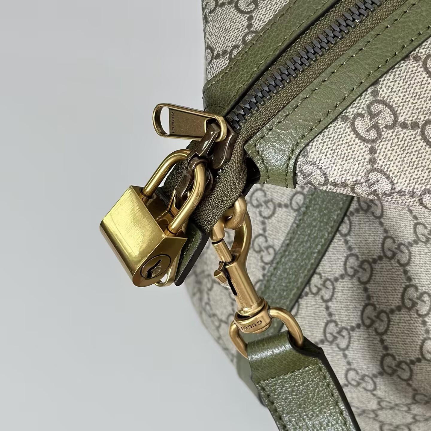 G*u*i savoy medium duffle bag 48x28x18cm